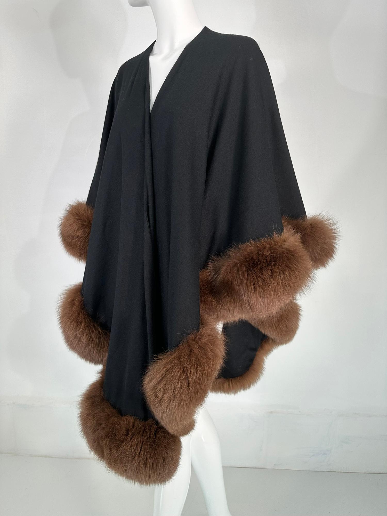 Adrienne Landau Sable Trimmed Black Wool knit Cape/Wrap From the 1990s In Good Condition For Sale In West Palm Beach, FL