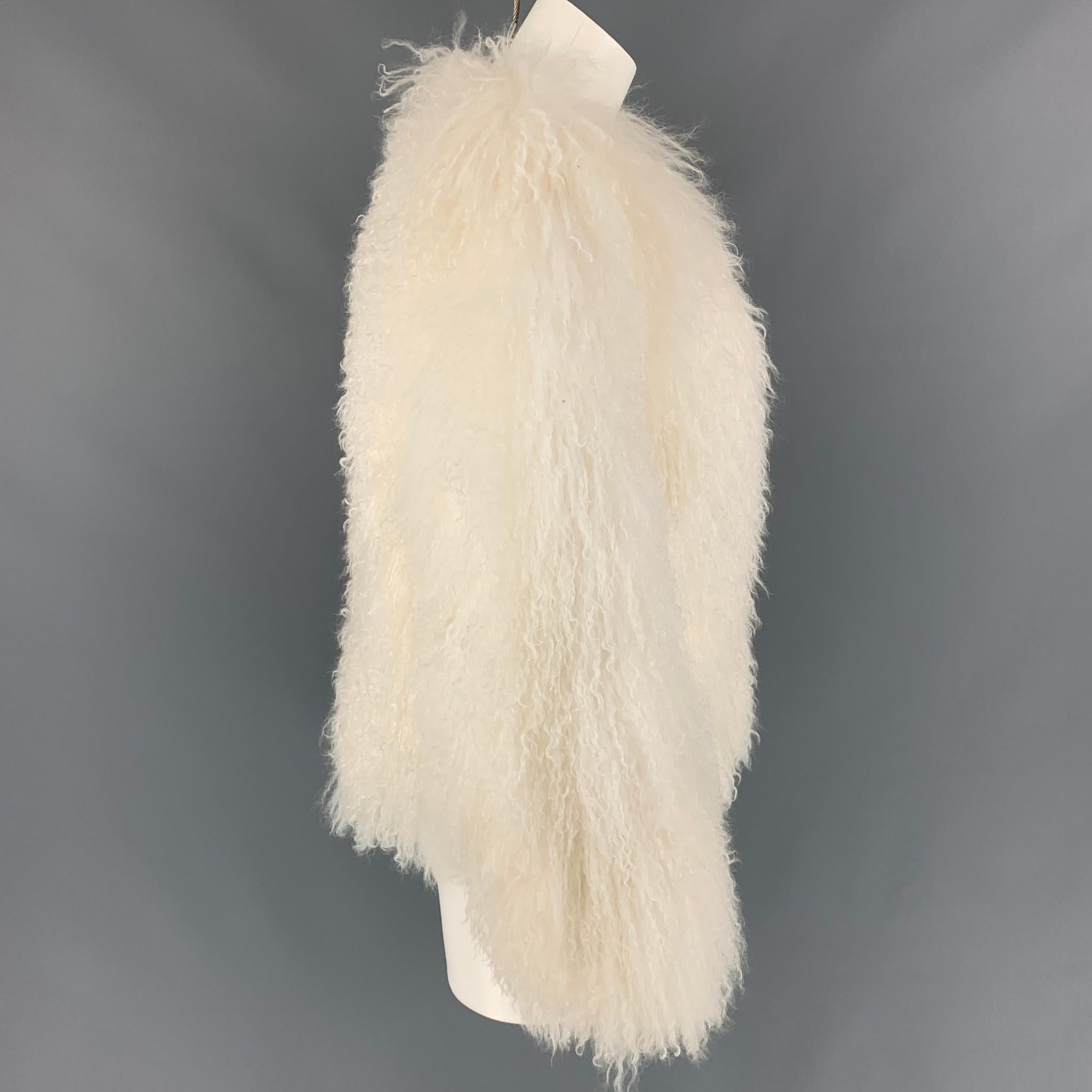 ADRIENNE LANDAU jacket comes in a white mongolian lamb fur with a full liner featuring a collarless style and a hook & loop closure. 

Very Good Pre-Owned Condition.
Marked: Size tag removed.

Measurements:

Shoulder: 17 in.
Bust: 40 in.
Sleeve: 22