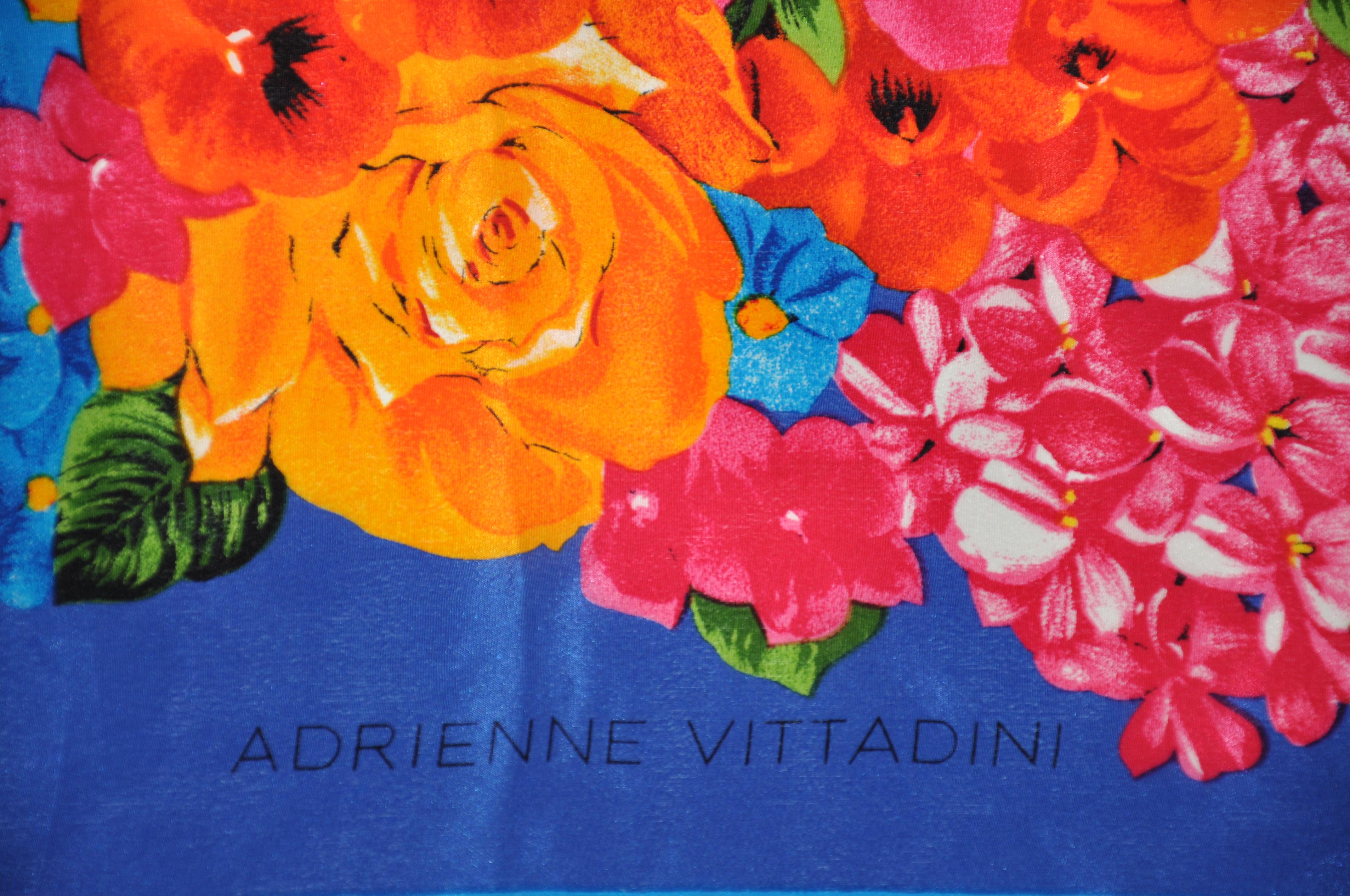Bleu Adrienne Vittadini - Magnifique écharpe en soie « célébration de l'été » en vente