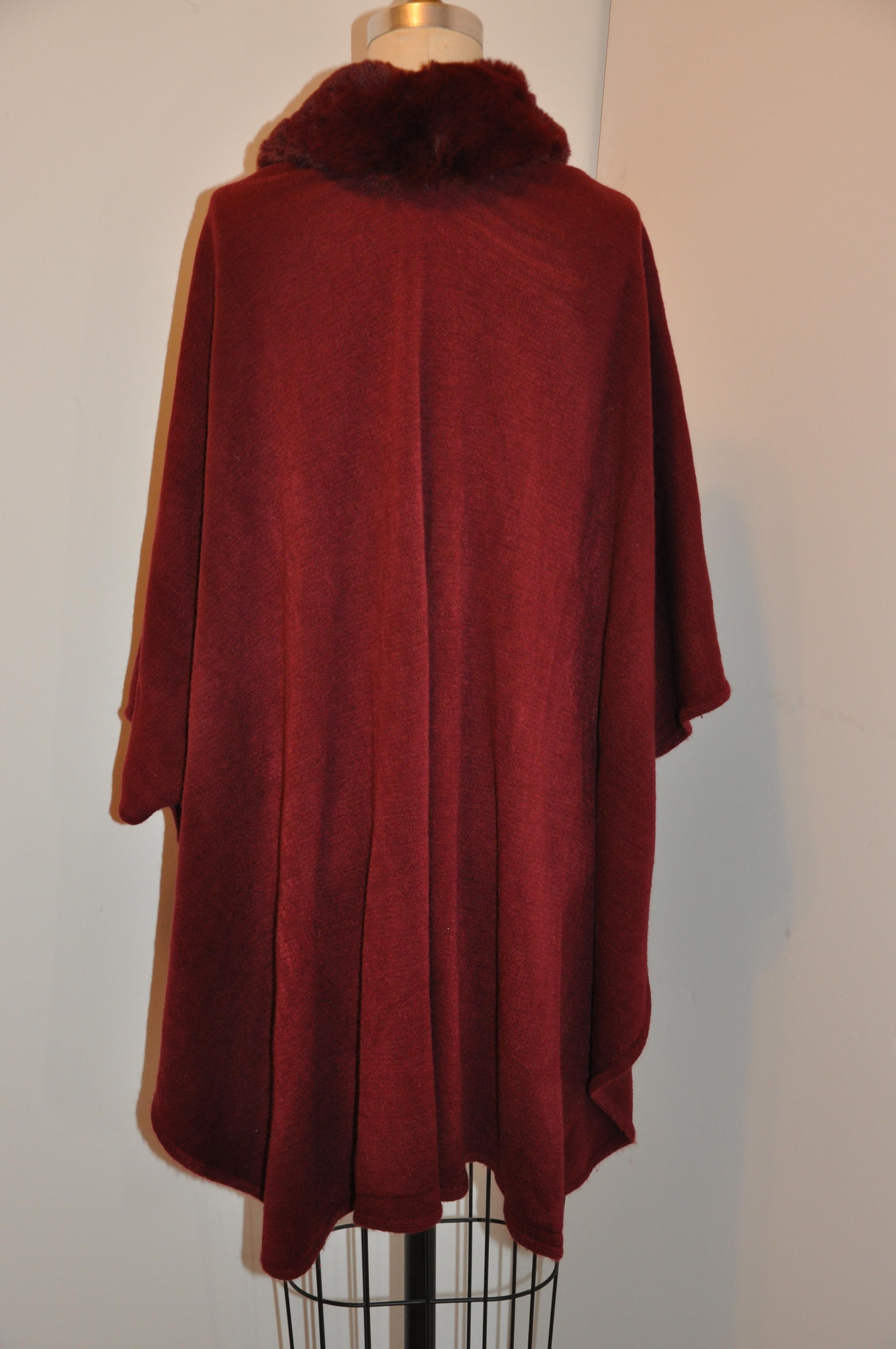 Adrienne Vittadini Luxurious Rich Burgundy Faux Fur Evening Poncho For Sale 2