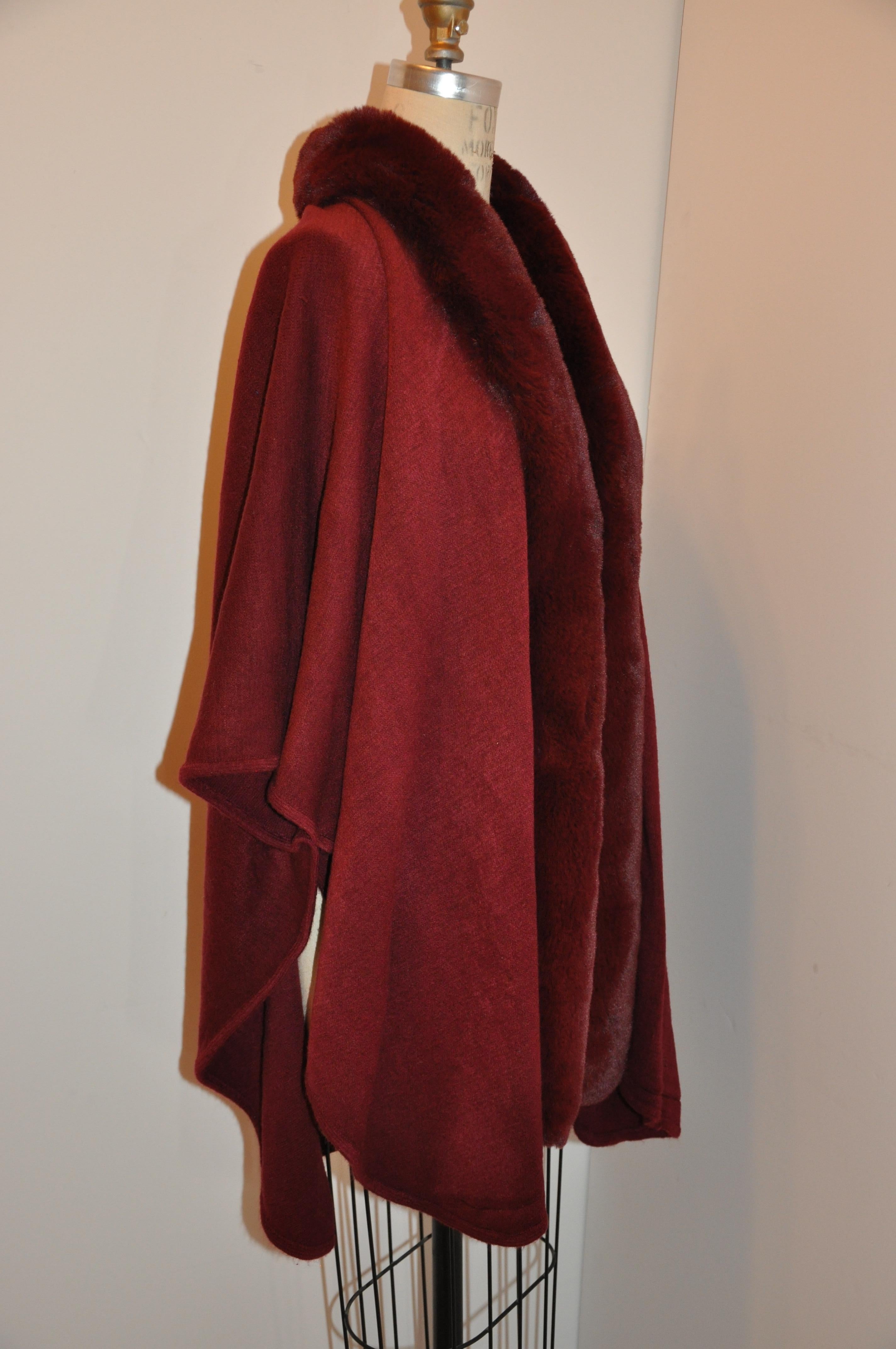 Adrienne Vittadini Luxurious Rich Burgundy Faux Fur Evening Poncho For Sale 4