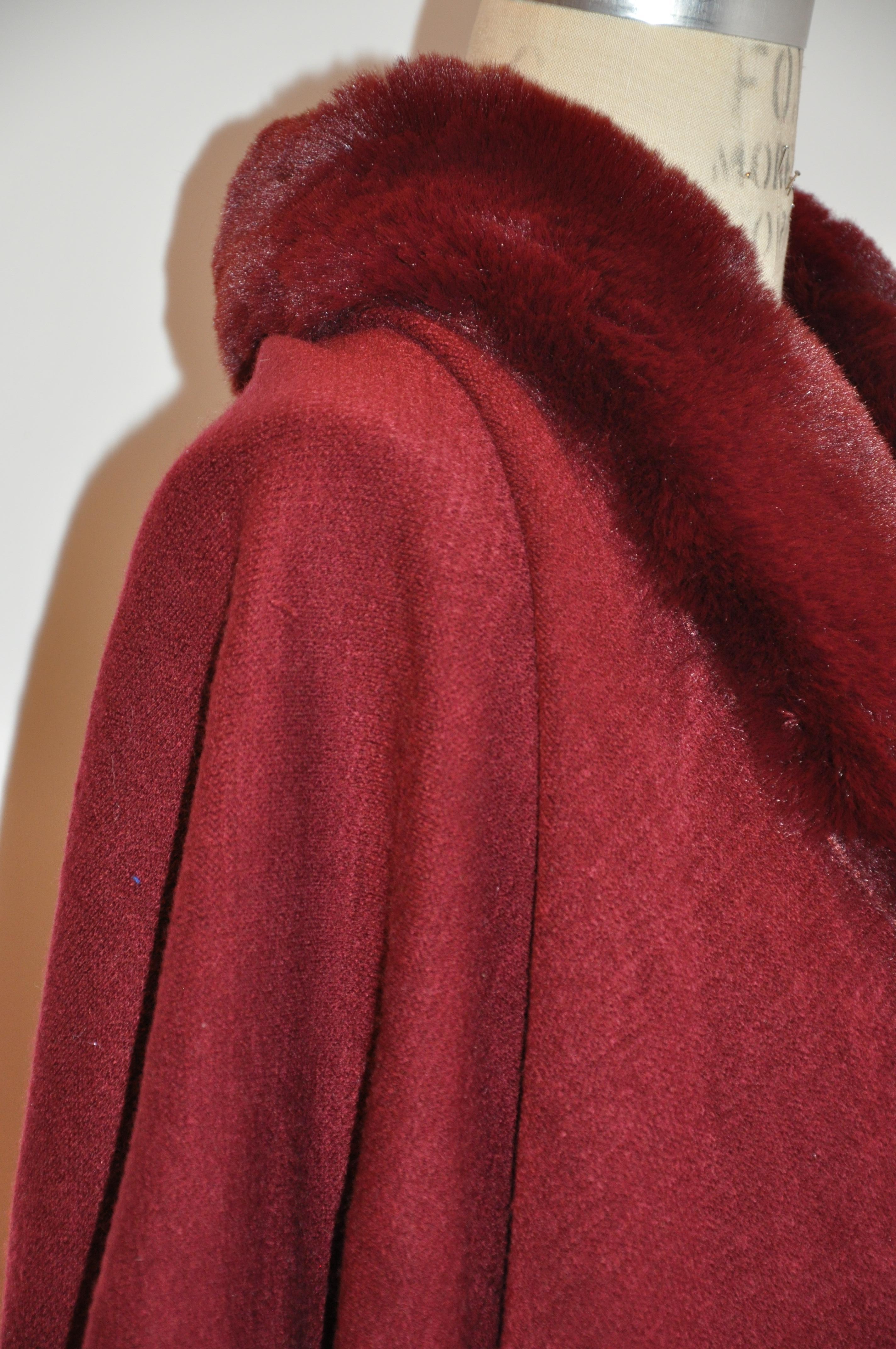 Adrienne Vittadini Luxurious Rich Burgundy Faux Fur Evening Poncho For Sale 5