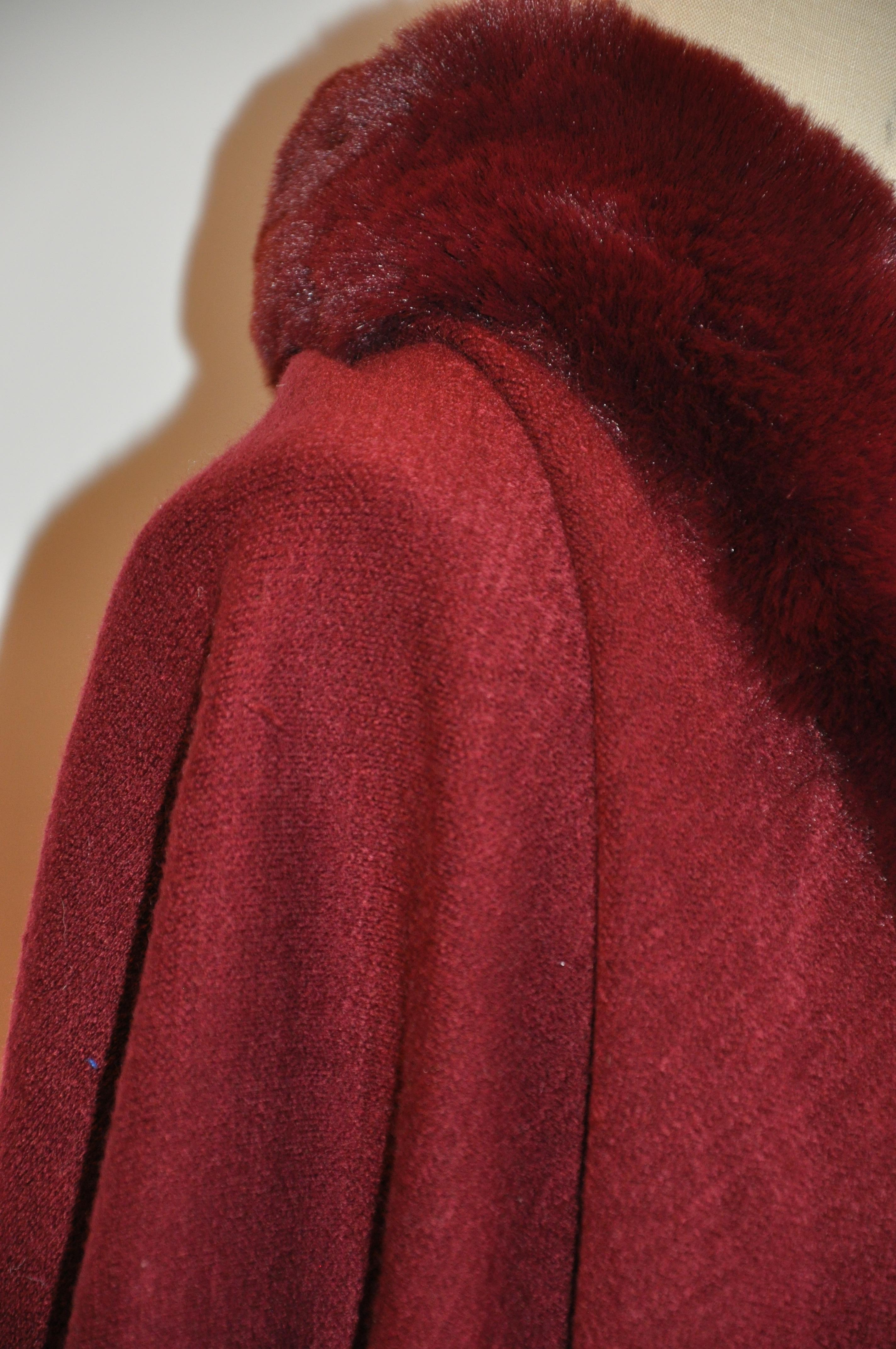 Adrienne Vittadini Luxurious Rich Burgundy Faux Fur Evening Poncho In Good Condition For Sale In New York, NY