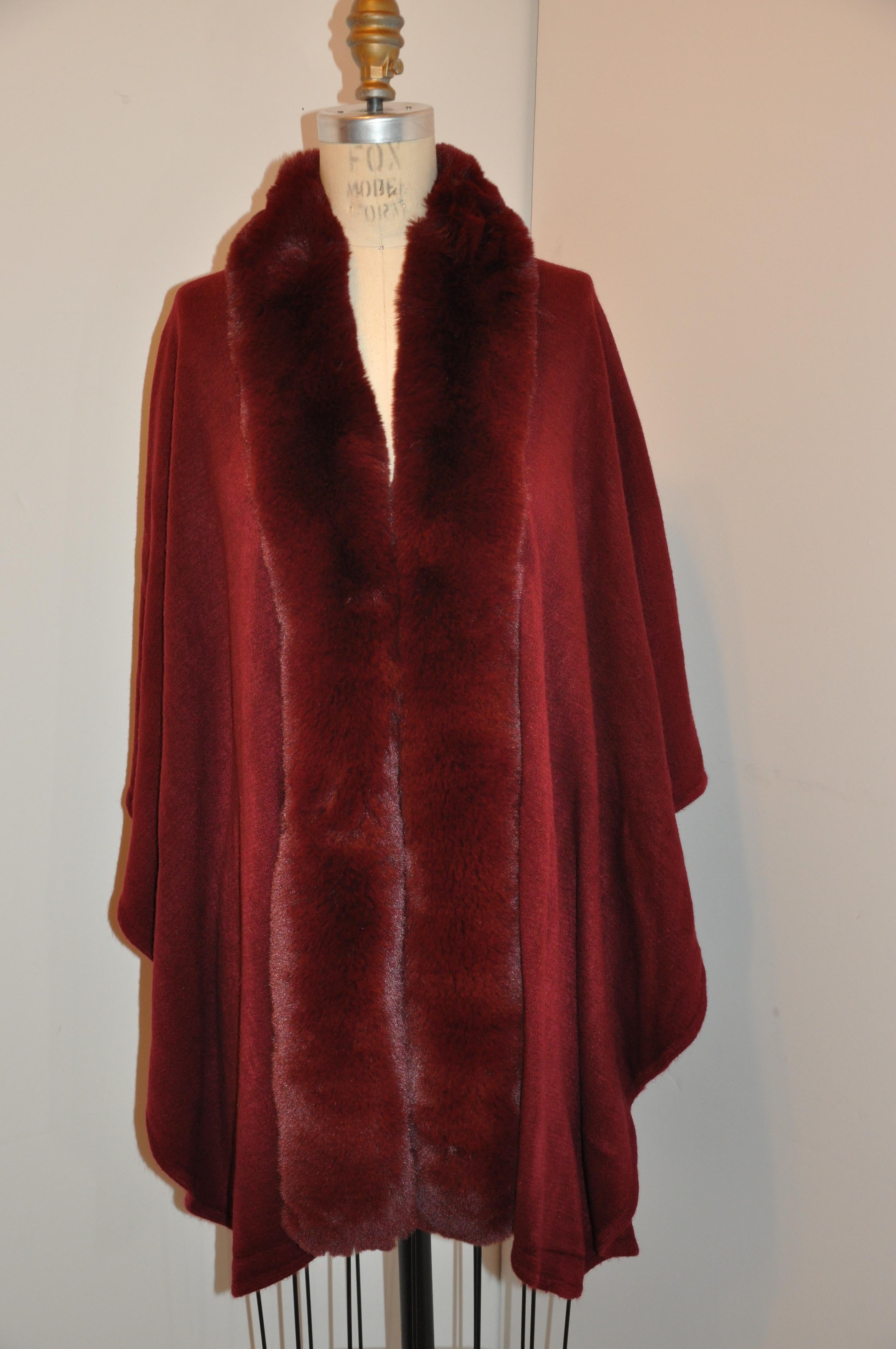 Adrienne Vittadini Luxurious Rich Burgundy Faux Fur Evening Poncho For Sale 1
