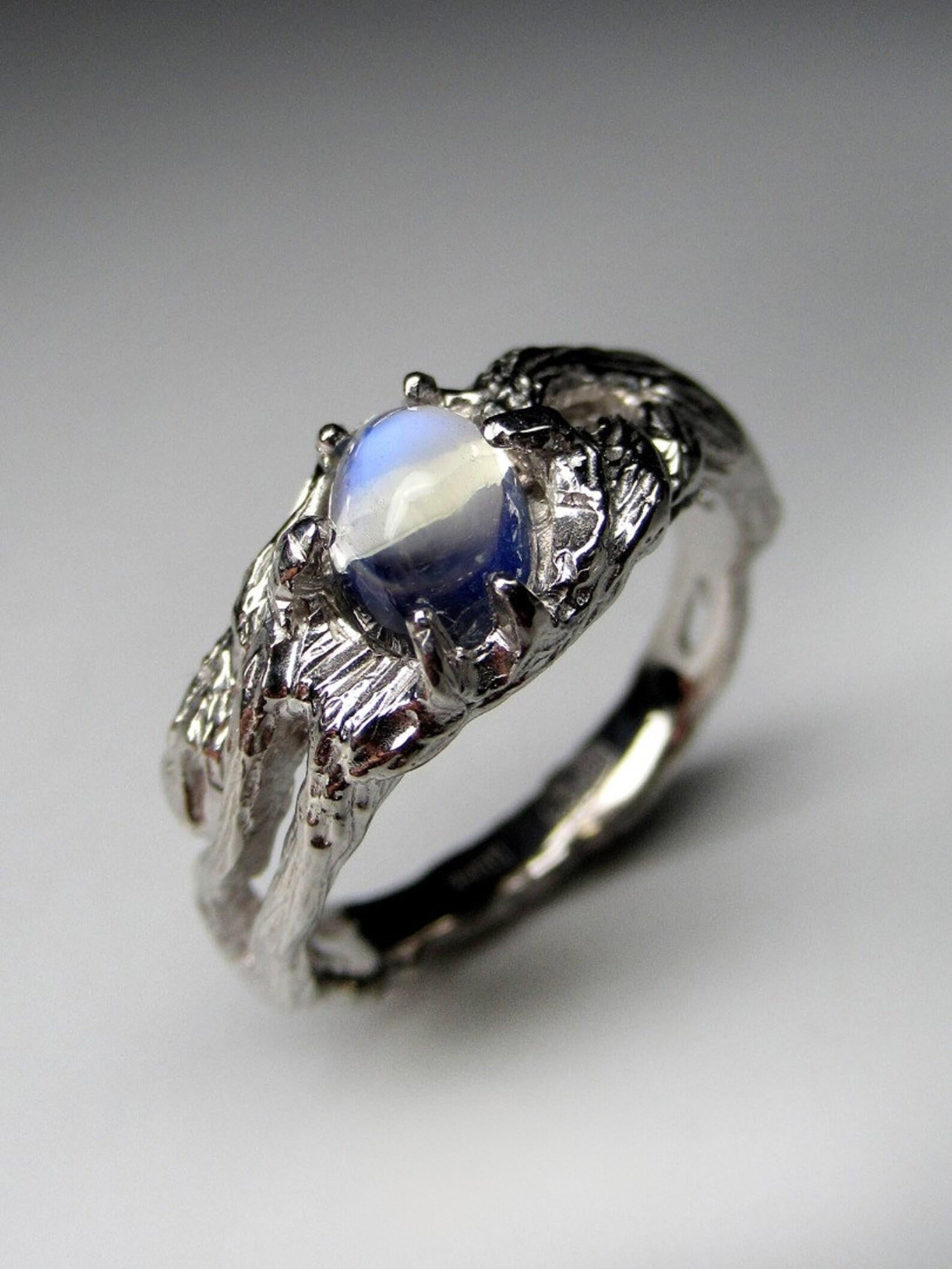 Adularia Moonstone Silver Ring Cabochon fine quality wedding anniversary gift In New Condition For Sale In Berlin, DE