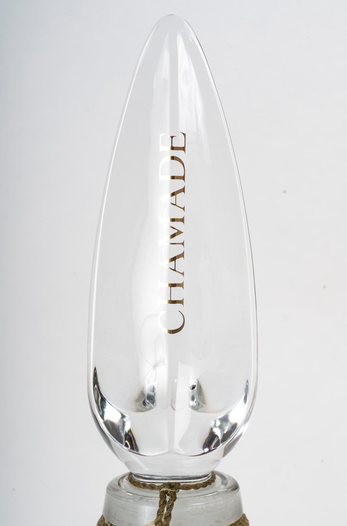 Frasco publicitario, frasco de perfume gigante, perfume Guerlain, Chamade, cristal, hacia 1960.

Frasco publicitario, frasco de perfume gigante, perfume Guerlain, Chamade, cristal, hacia 1960.
Alto: 49 cm, Ancho: 25 cm, Fondo: 8 cm