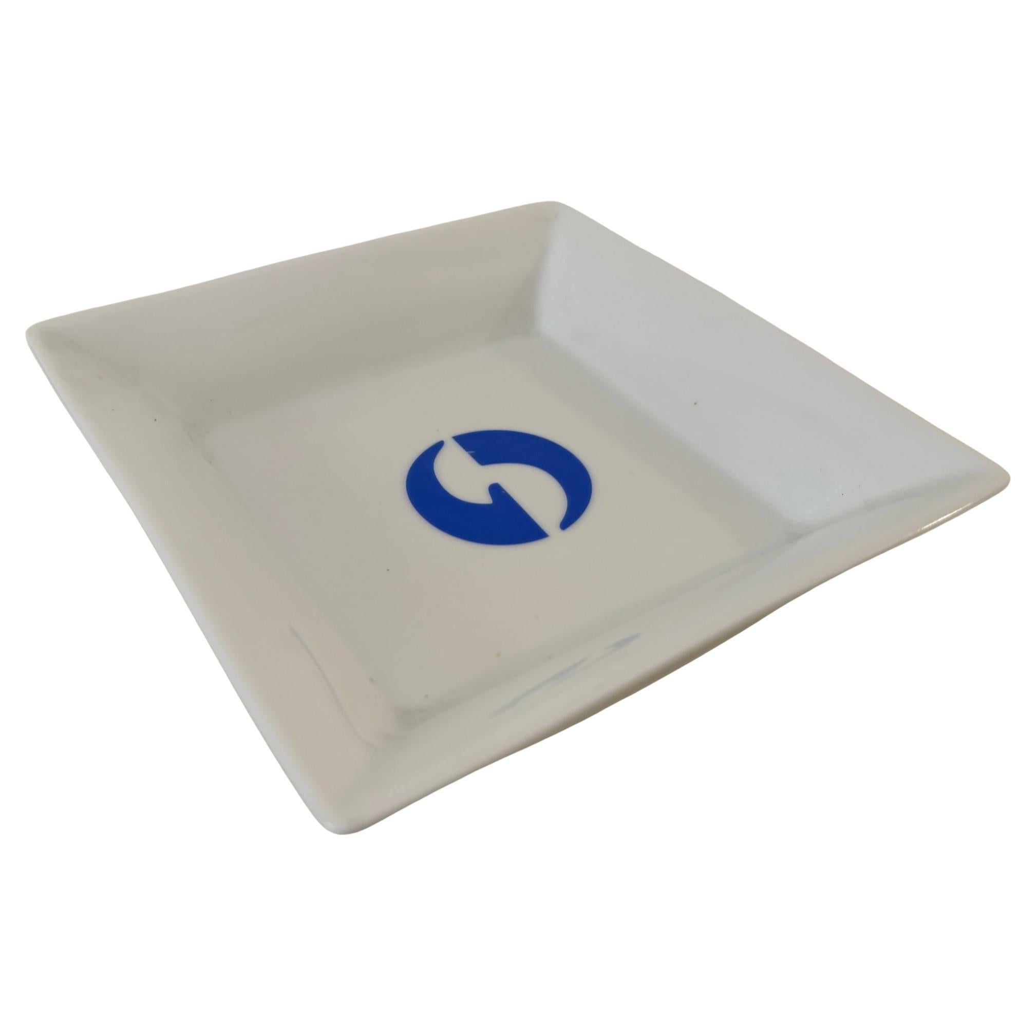 Posacenere pubblicitario in ceramica francese di Limoges bianco con logo blu in vendita
