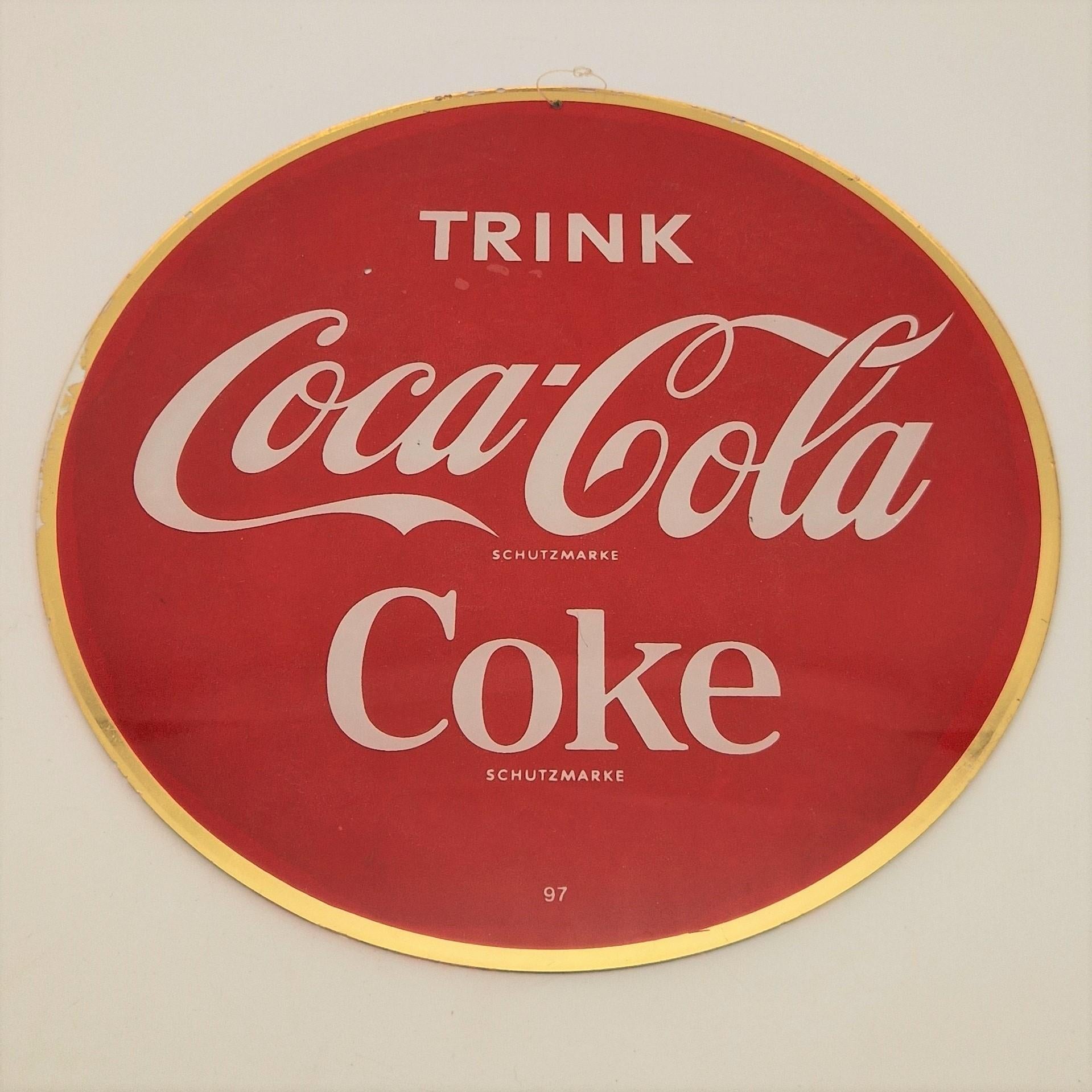 Werbeglasschild „Trink Coca Cola - Coke“ aus Werbeglas. 1950 - 1959 (Deutsch) im Angebot
