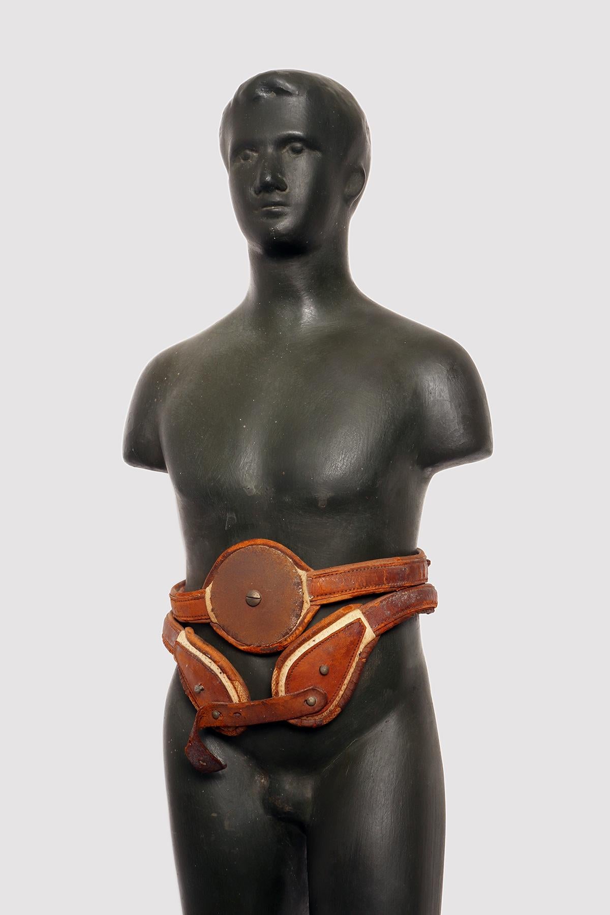 Advertising mannequin for containment belts, France 1920. In Good Condition In Milan, IT