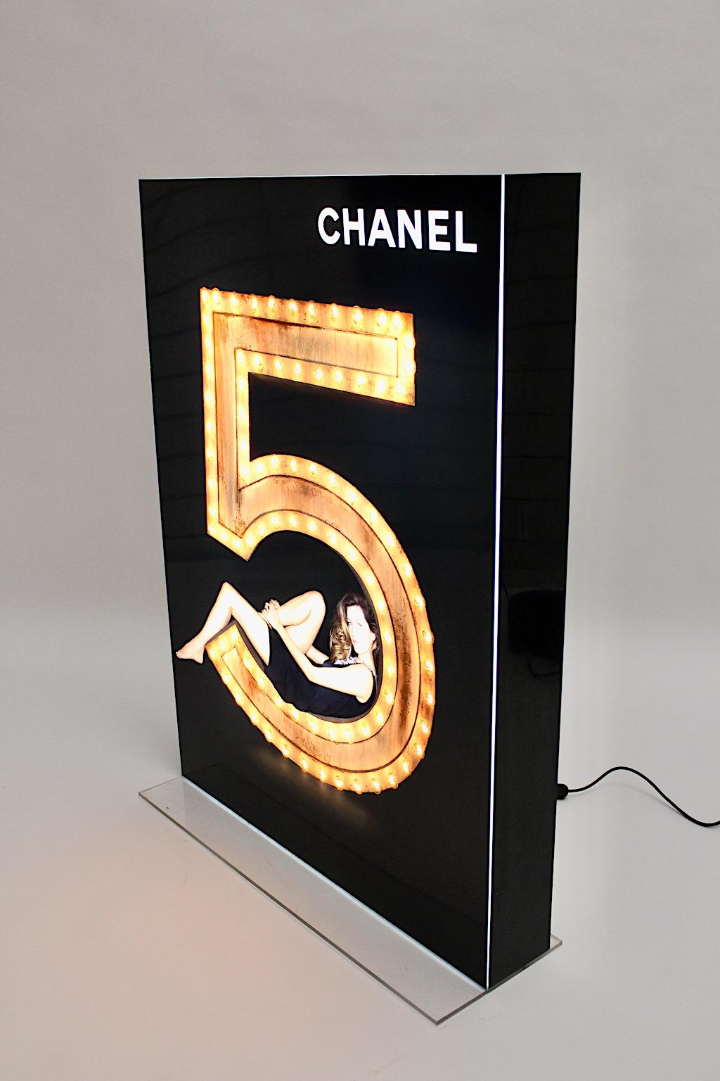 Advertising Vintage Lighting Display Chanel No. 5 Black Gold In Good Condition For Sale In Vienna, AT