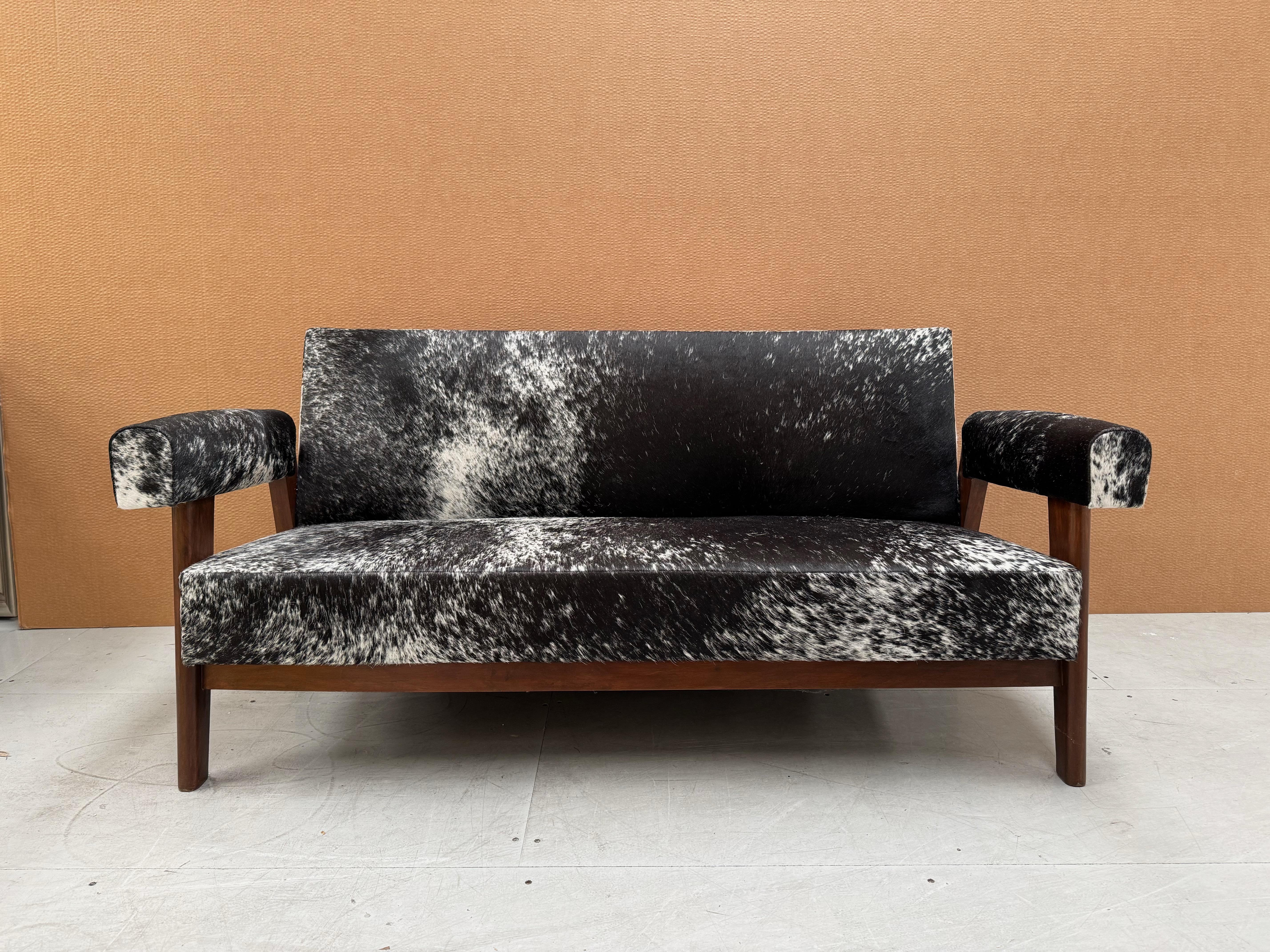 Advocate Sofa von Le Corbusier und Pierre Jeanneret ''PJ-SI-42-B'' (Moderne der Mitte des Jahrhunderts) im Angebot