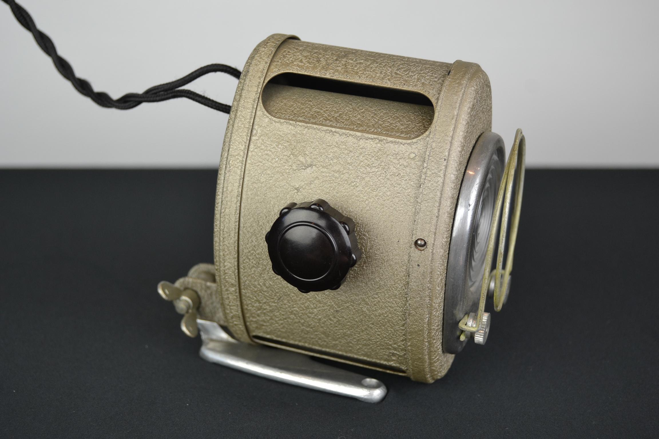 A.E. Cremer Mini Baby Theater Light:: Paris:: France:: années 1950 4