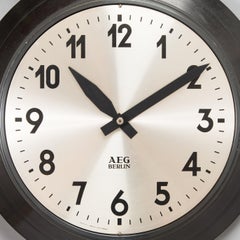 AEG Factory, Reloj de pared Station de Peter Behrens