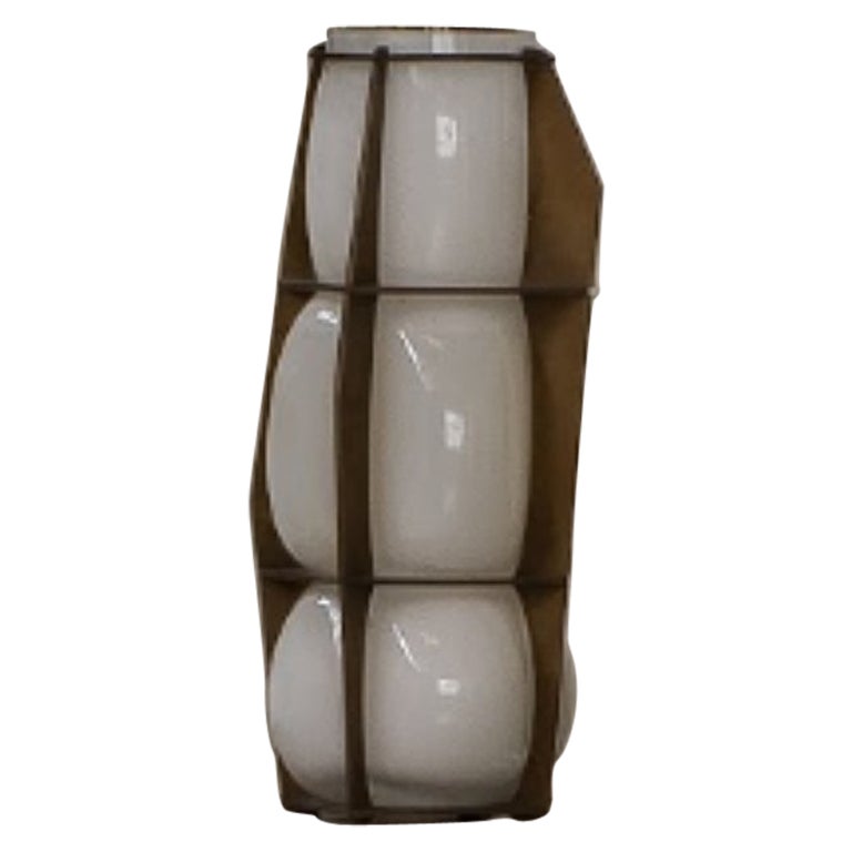Aegis Vase 350 von Lost Profile Studio