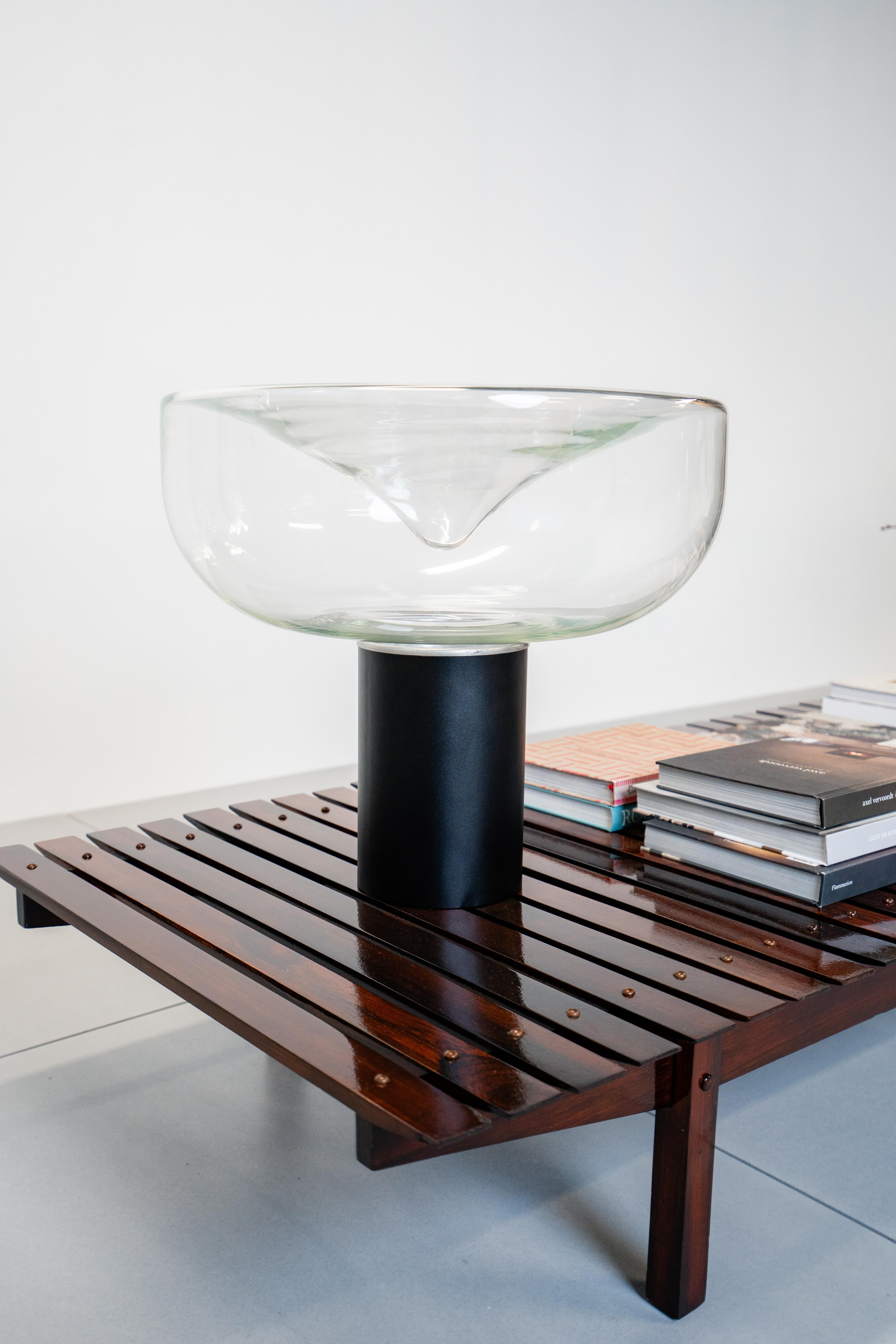 Table lamp mod. Aella designed by Renato Toso and Giovanna Noti Massari in 1966.
Painted aluminium base, blown glass shade, large version.
Named after a mythological amazon, this important historical table lamp by Leucos fascinates with its