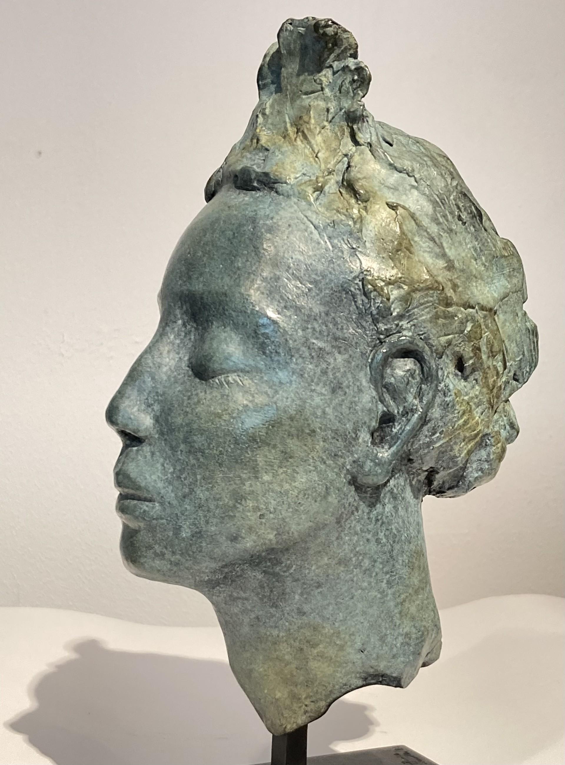 Escultura Calíope de bronce by AELLE - Figurative Sculpture Oro de Aelle