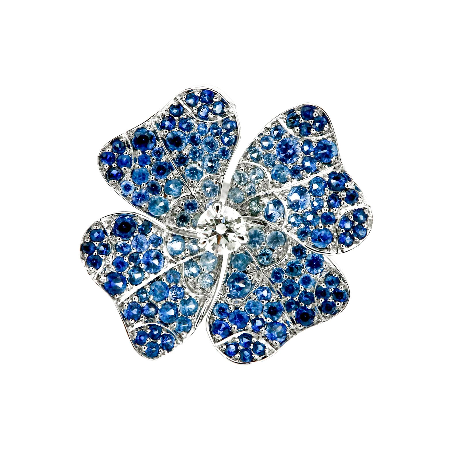 AENEA 18 Karat White Gold Blue Sapphires E-F/VVS White Diamonds Flower Ring For Sale 4