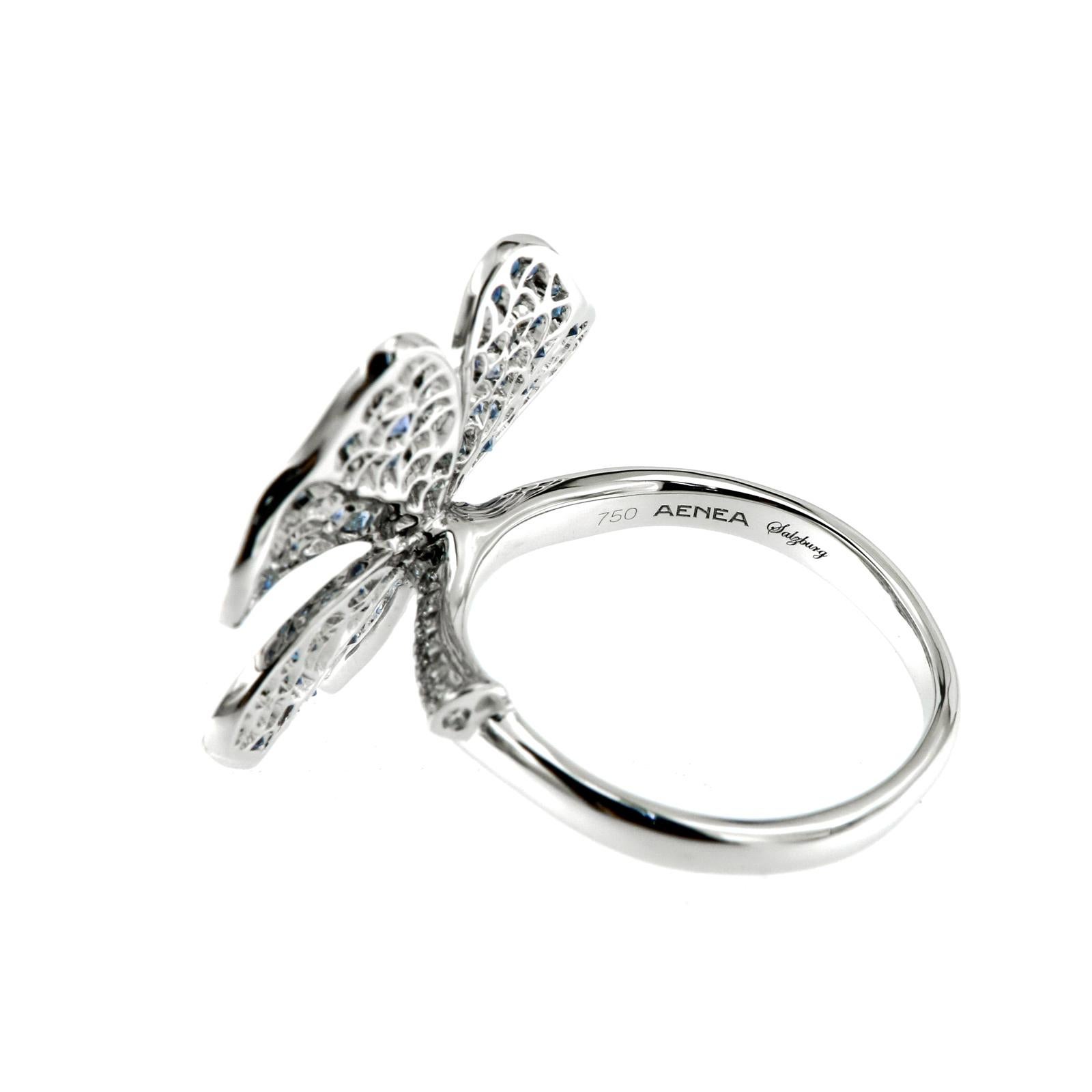 Women's AENEA 18 Karat White Gold Blue Sapphires E-F/VVS White Diamonds Flower Ring For Sale
