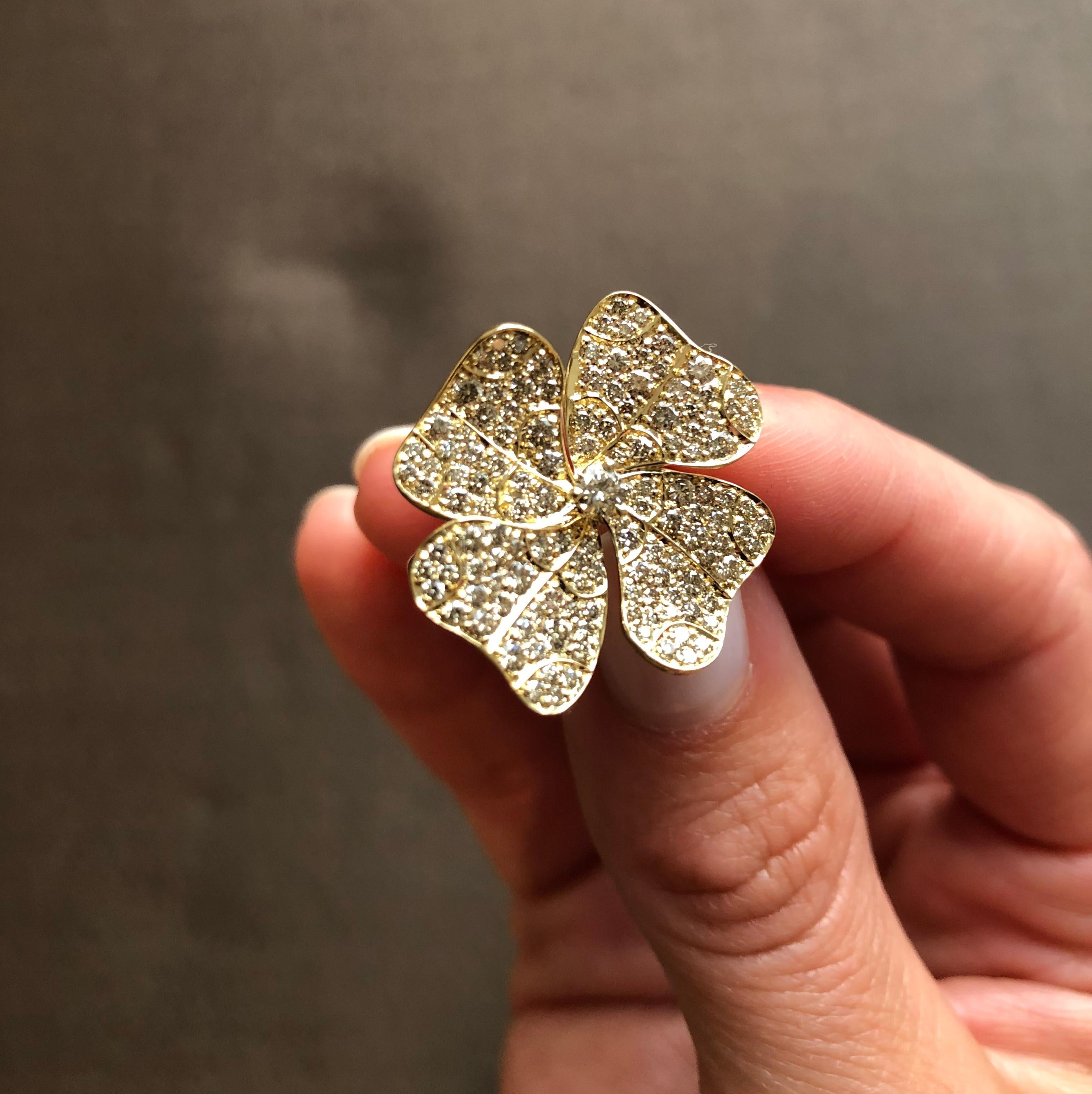 18 Karat Gelbgold Blumenring mit ausgefallenen braunen Diamanten E-F/VVS weißen Diamanten im Angebot 3