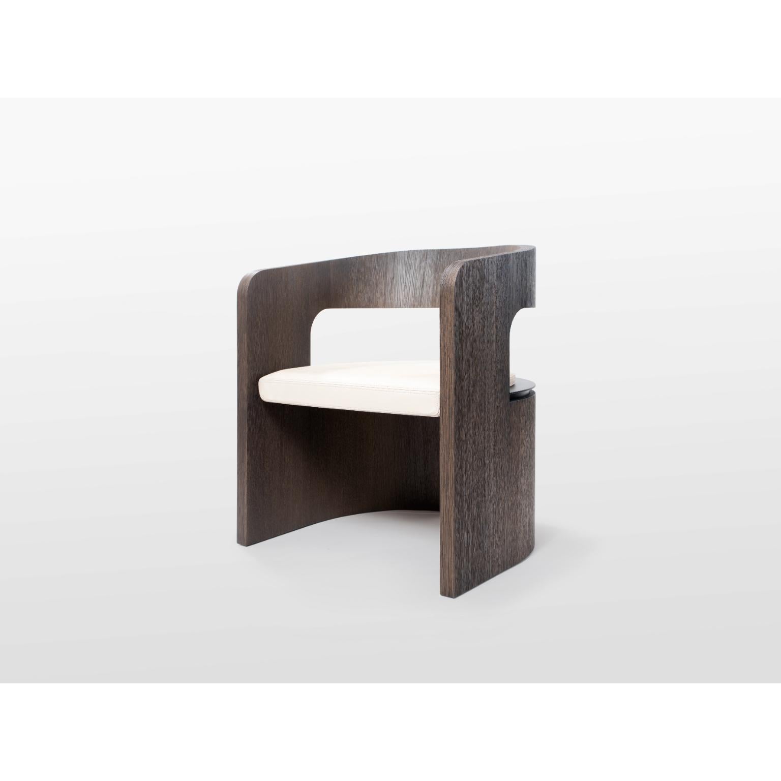 Sedia da salotto Aeneas in Oak macchiato, bronzo patinato e pelle di OZA Design in vendita 2