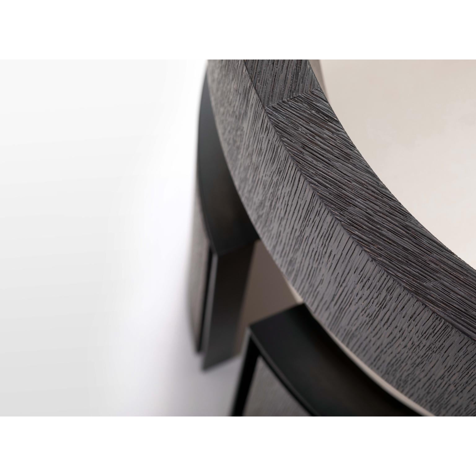 Postmoderno Sedia da salotto Aeneas in Oak macchiato, bronzo patinato e pelle di OZA Design in vendita