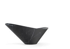 Aeolus – Weinkühlschrank aus geformtem Marquina-Schwarzmarmor – Entworfen von McGannonSaad