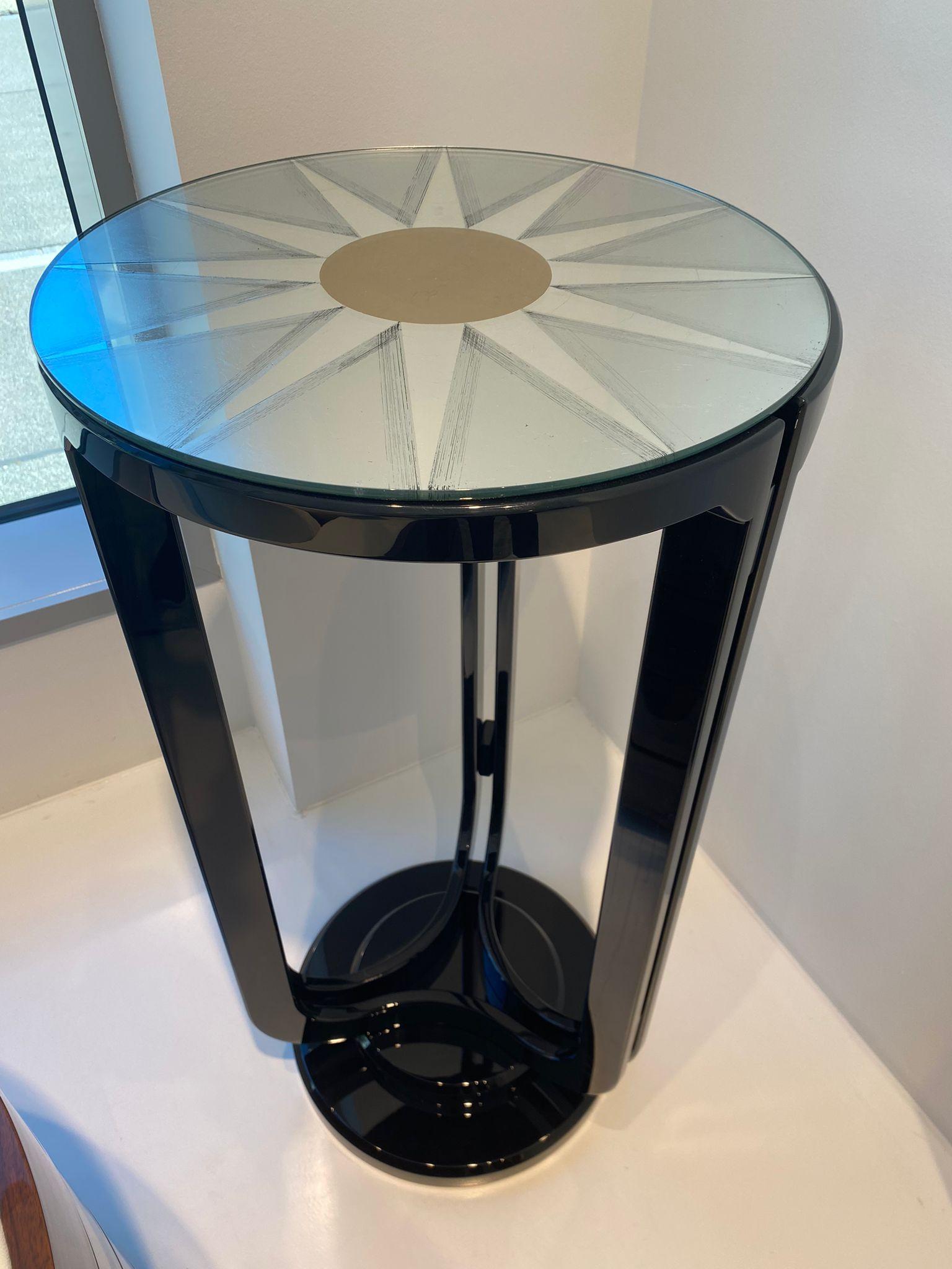The present is non-existent without a past: This console table projects universal values in a fresh way! A round, star-struck table top seemingly erupts from the carefully designed rounded supportive legs. The High-gloss lacquer creates a shine in