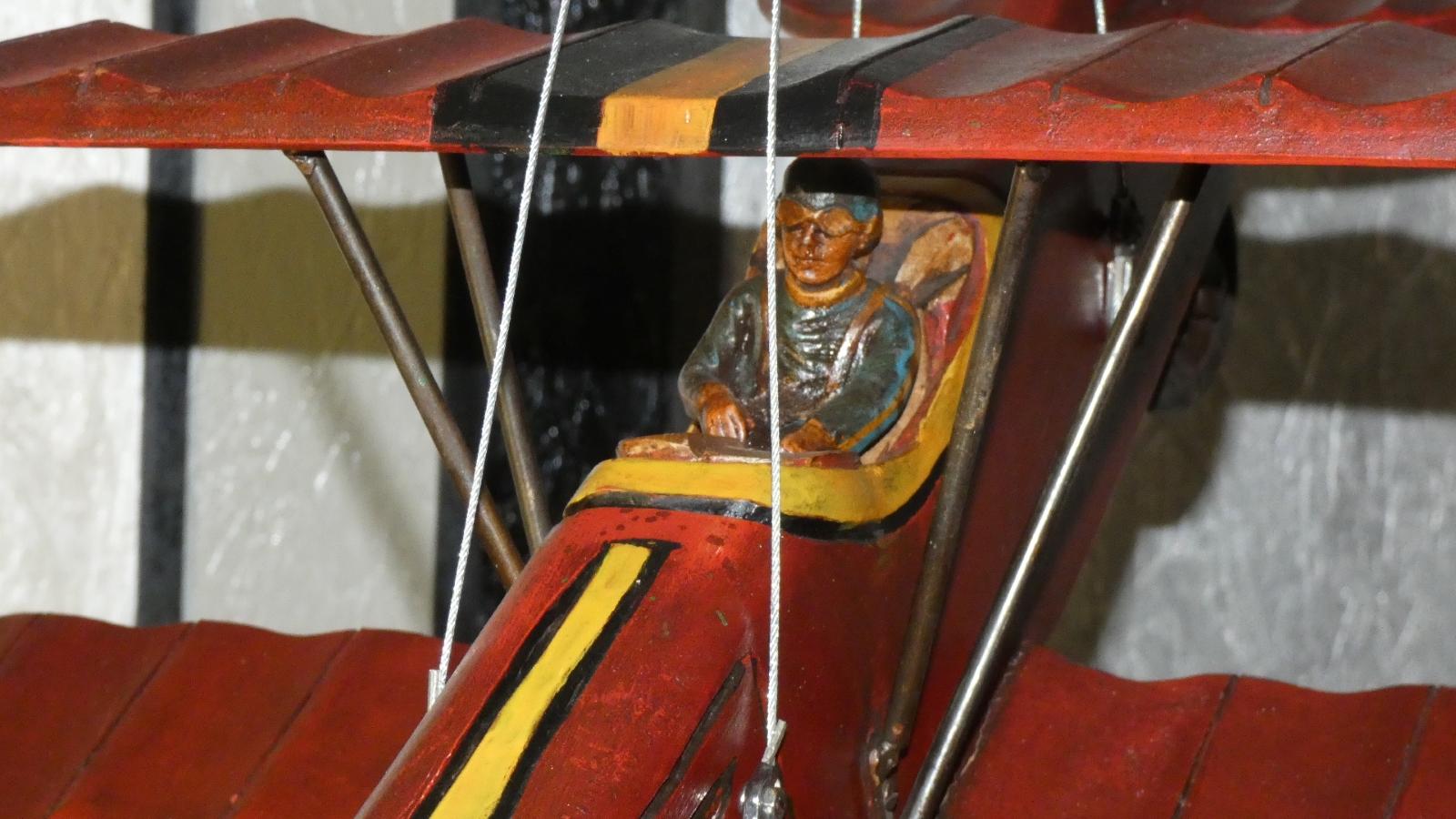 Moderne Aereo modèle Francesco Baracca SPAD S.XIII en legno dipinto a mano en vente