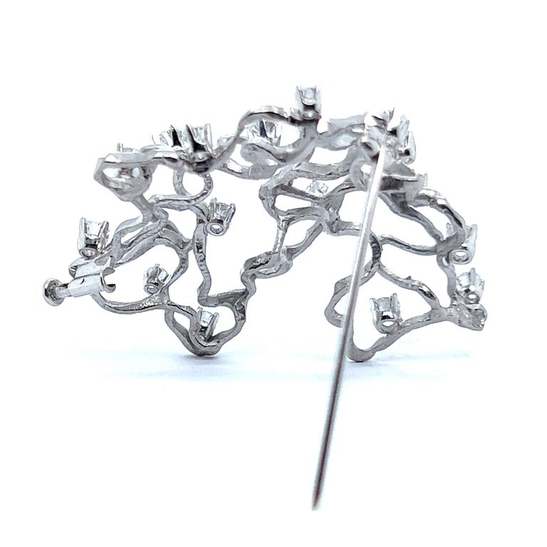 Aerial Diamond Brooch in 18 Karat White Gold For Sale at 1stDibs