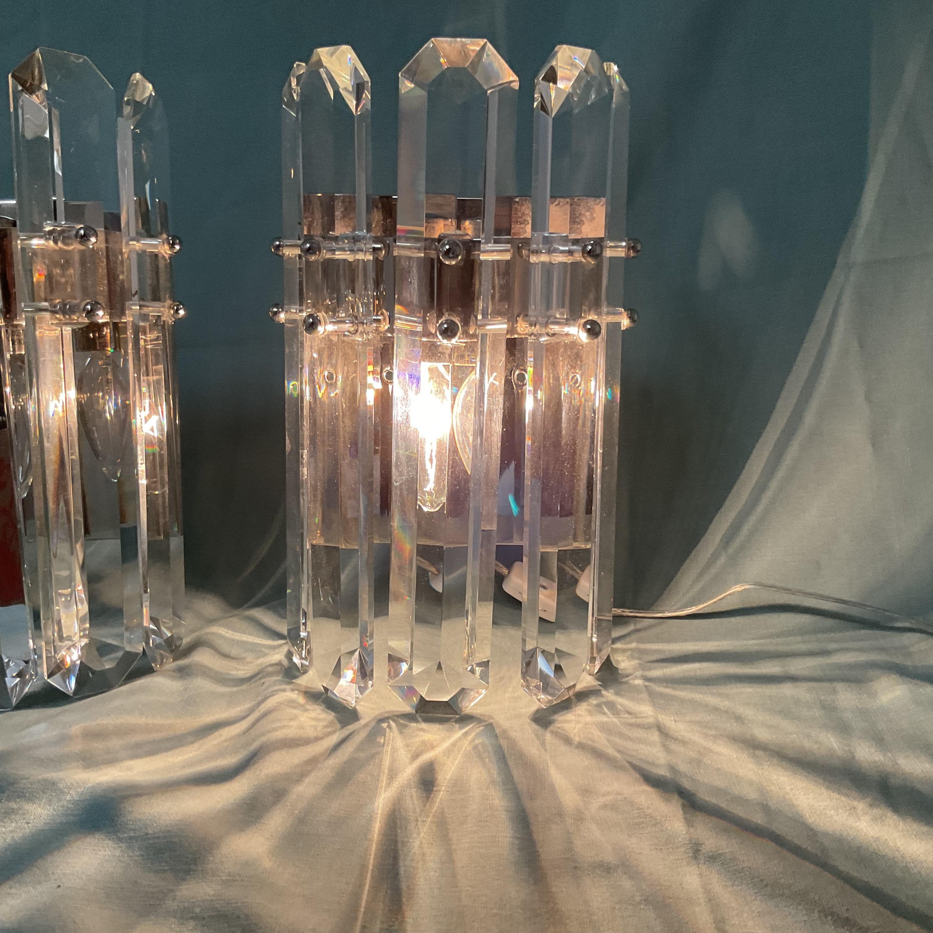Juego de 4 apliques de pared Aerin Bonnington de níquel y cristal. Diseño contemporáneo y calidad estupenda. Excelente estado.  Una bombilla candelabro de 60 vatios por aparato, Listo para instalar con todas sus piezas de montaje originales.