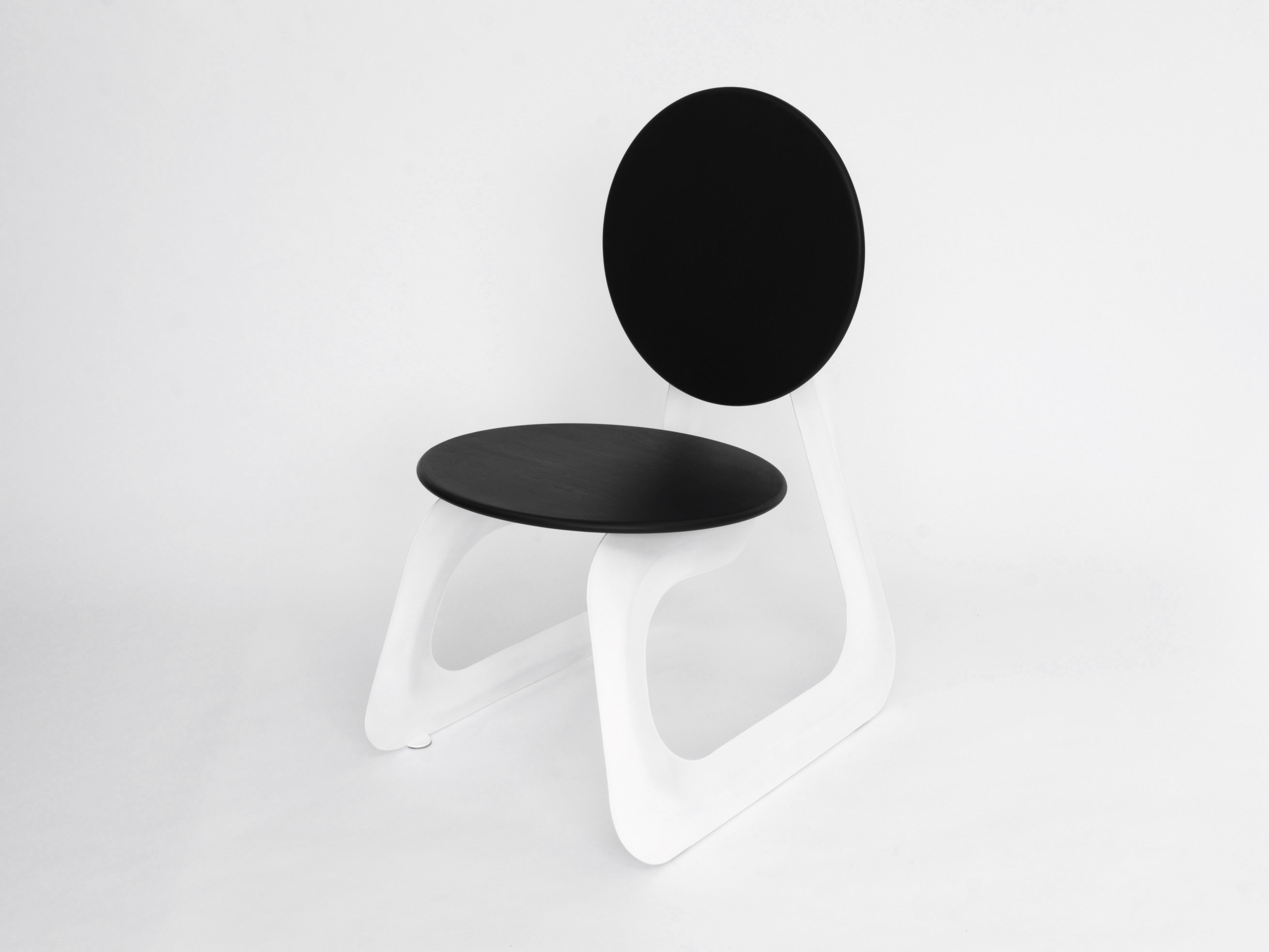 The Aeroformed Chair is a futuristic design that showcases the innovative manufacturing process of ‘Aeroforming’, where air is injected into a sealed envelope of sheet metal, inflating it like a balloon.

Inflating metal enables the creation of