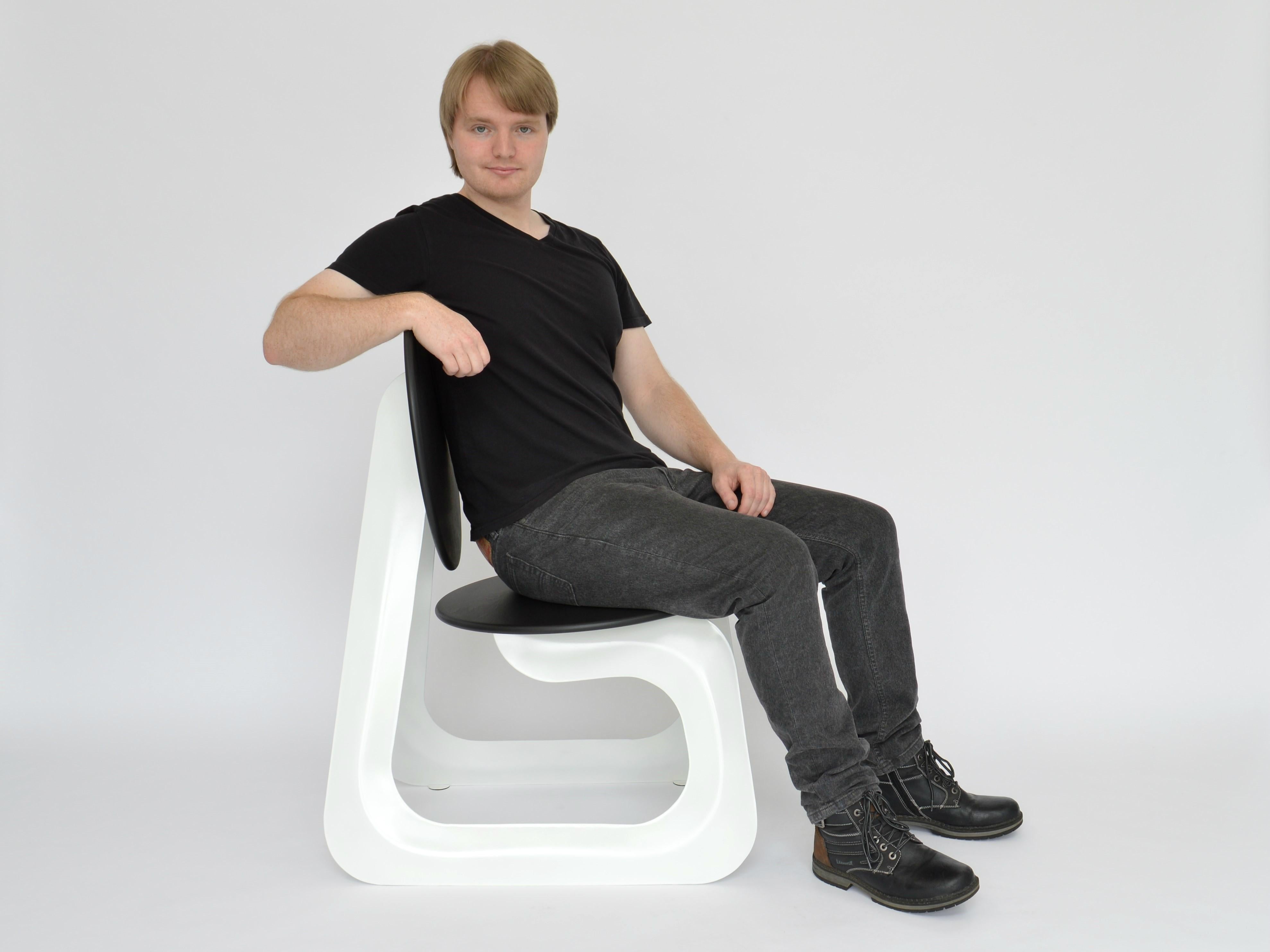Britannique Chaise arodynamique de Connor Holland en vente