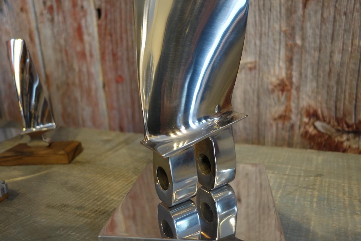 Aeronautical Compressor Blade of a JT8D Turbojet Engine In Fair Condition For Sale In saint ouen, FR