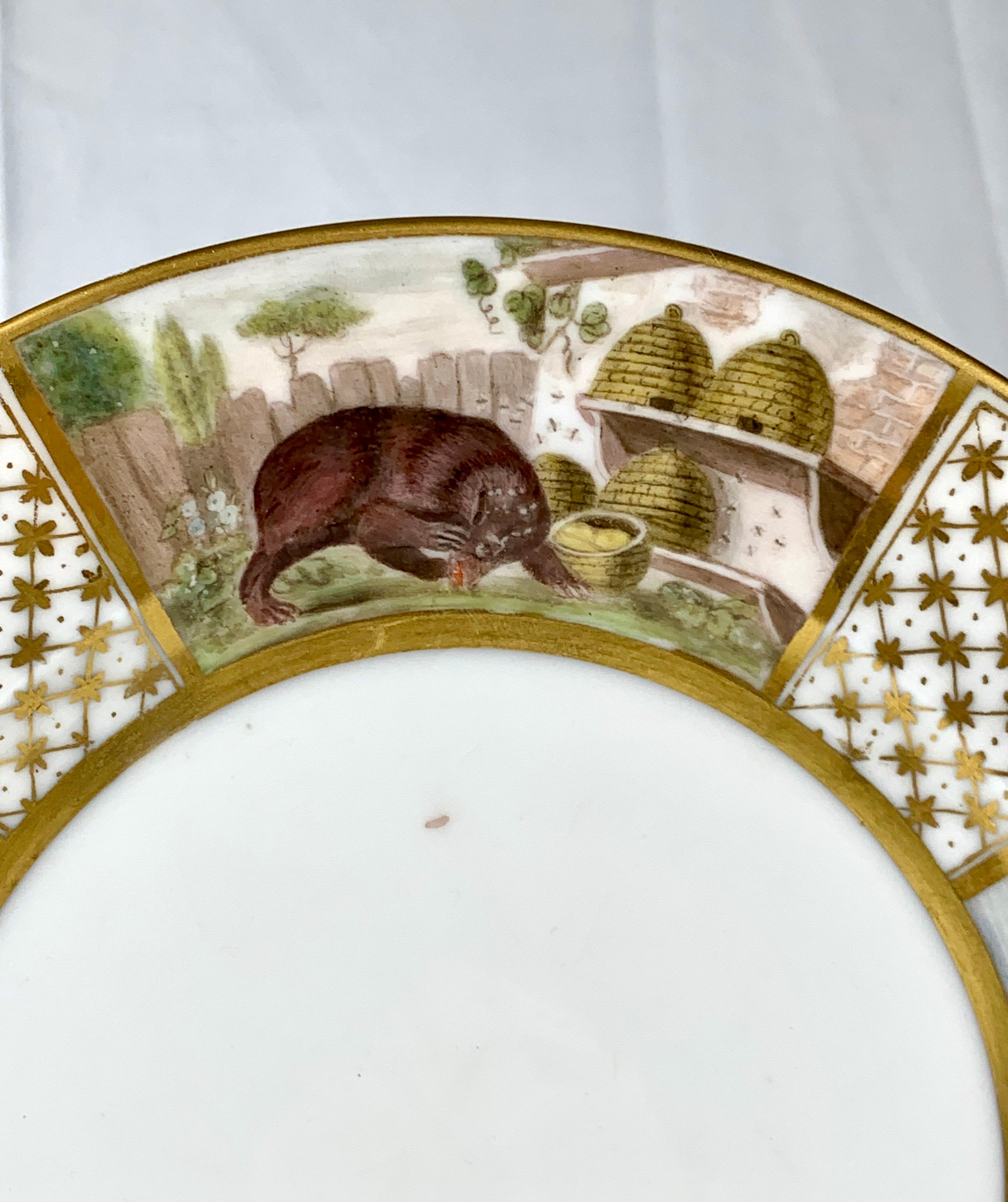 Äsops Fabeln Tiere auf antikem französischen Porzellanteller handbemalt um 1825 (Rokoko) im Angebot