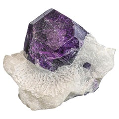 Scapolite violet vif sur calcite d'Afghanistan, de qualité rare