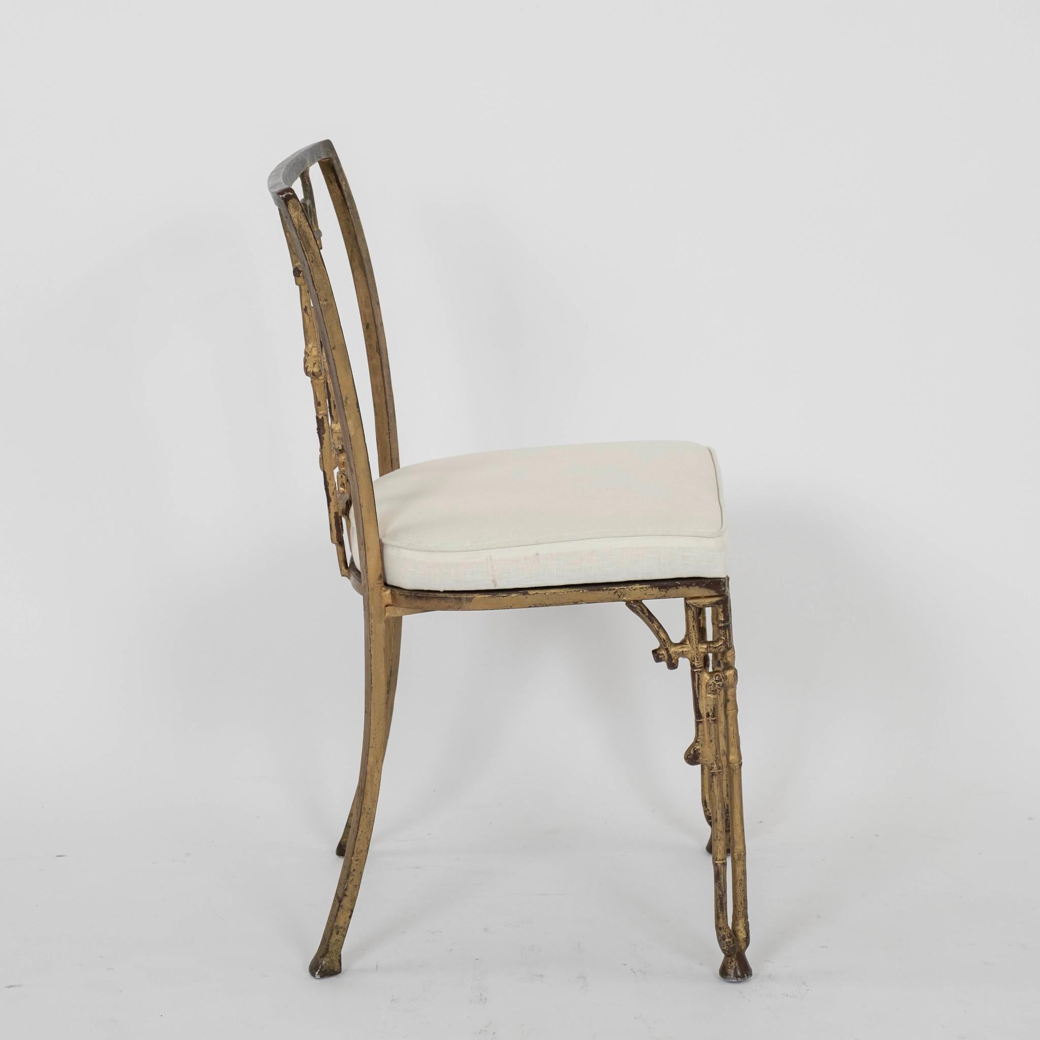Ästhetischer Beistellstuhl aus vergoldetem Eisen und Bambus (Vergoldet) im Angebot