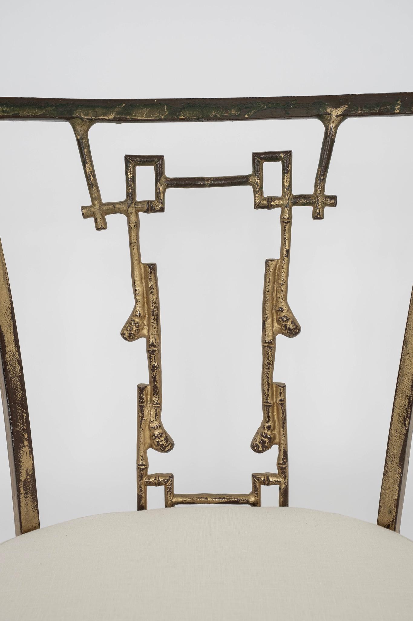 Ästhetischer Beistellstuhl aus vergoldetem Eisen und Bambus (Metall) im Angebot