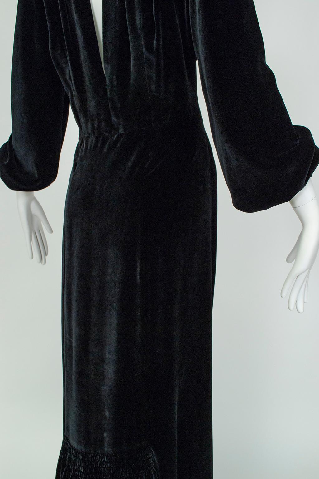 Aesthetic Open Back Black Velvet Ruff Gown w Train, Hearst Castle - M-L, 1930s For Sale 6