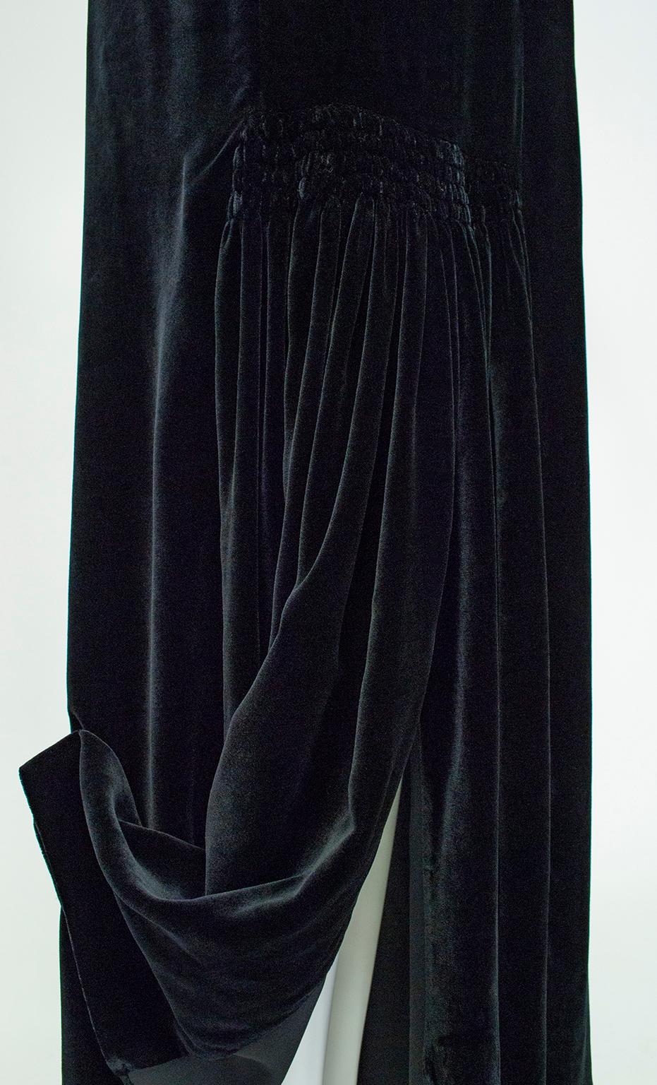 Aesthetic Open Back Black Velvet Ruff Gown w Train, Hearst Castle - M-L, 1930s For Sale 7
