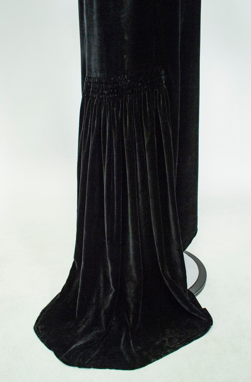 Aesthetic Open Back Black Velvet Ruff Gown w Train, Hearst Castle - M-L, 1930s For Sale 9