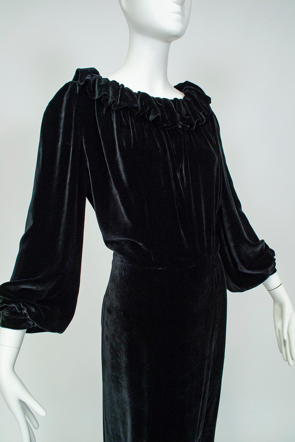 Aesthetic Open Back Black Velvet Ruff Gown w Train, Hearst Castle - M-L, 1930s For Sale 1