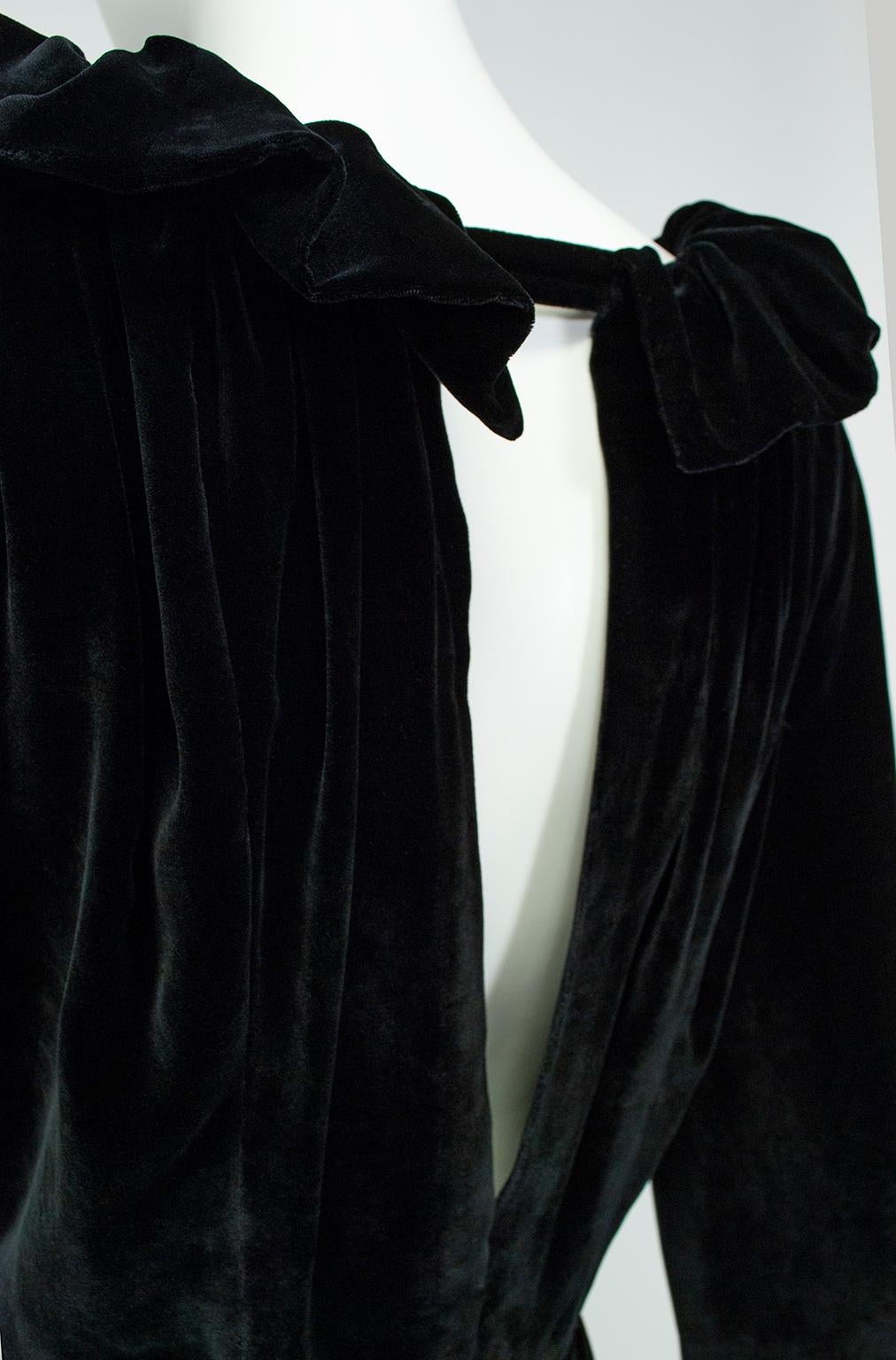 Aesthetic Open Back Black Velvet Ruff Gown w Train, Hearst Castle - M-L, 1930s For Sale 4