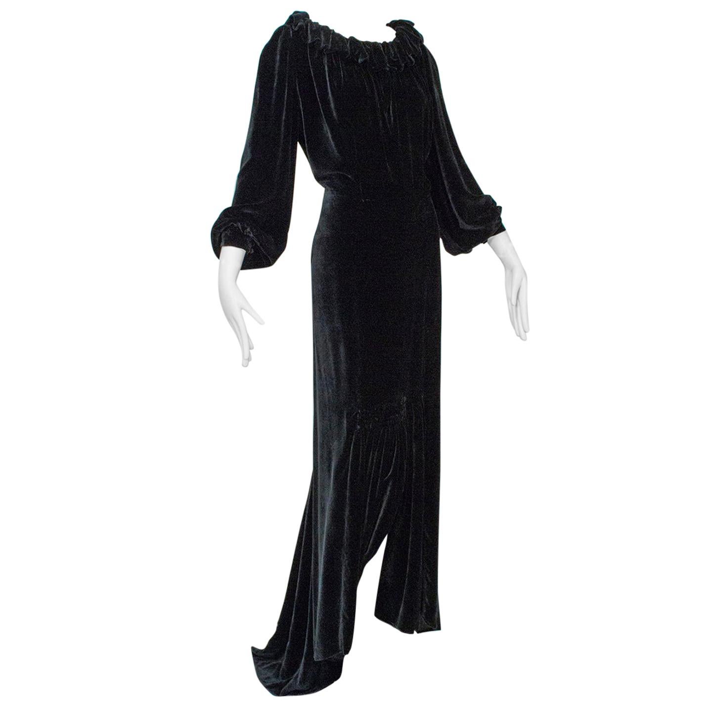 Aesthetic Open Back Black Velvet Ruff Gown w Train, Hearst Castle - M-L, 1930s For Sale
