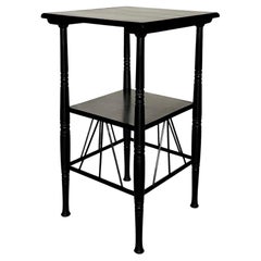 Aesthetic Movement Table d'appoint à 2 niveaux d'après un designs de E W Godwin