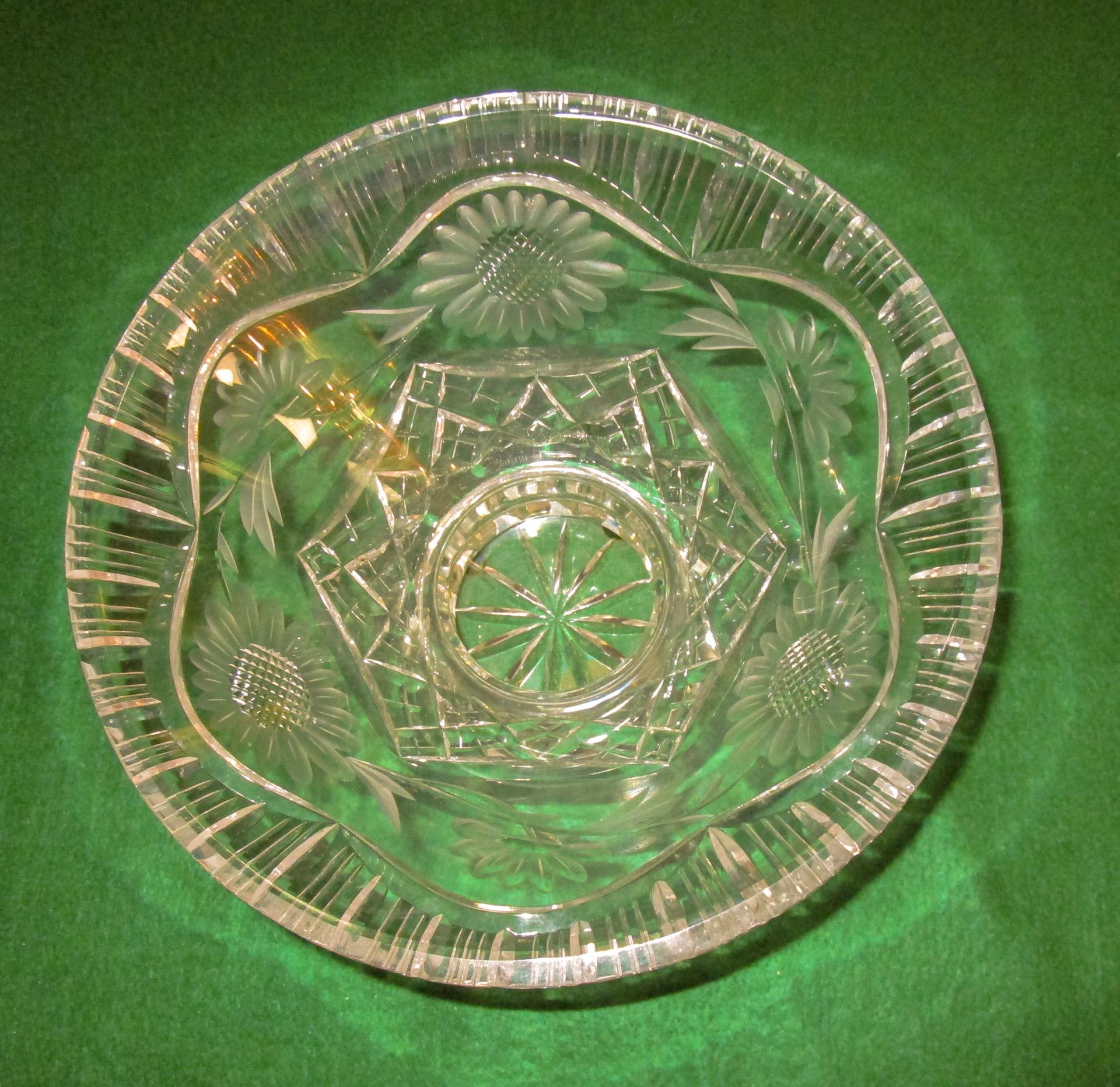 Aesthetic Movement American Cut-Glass Bowl on Pedestal 4