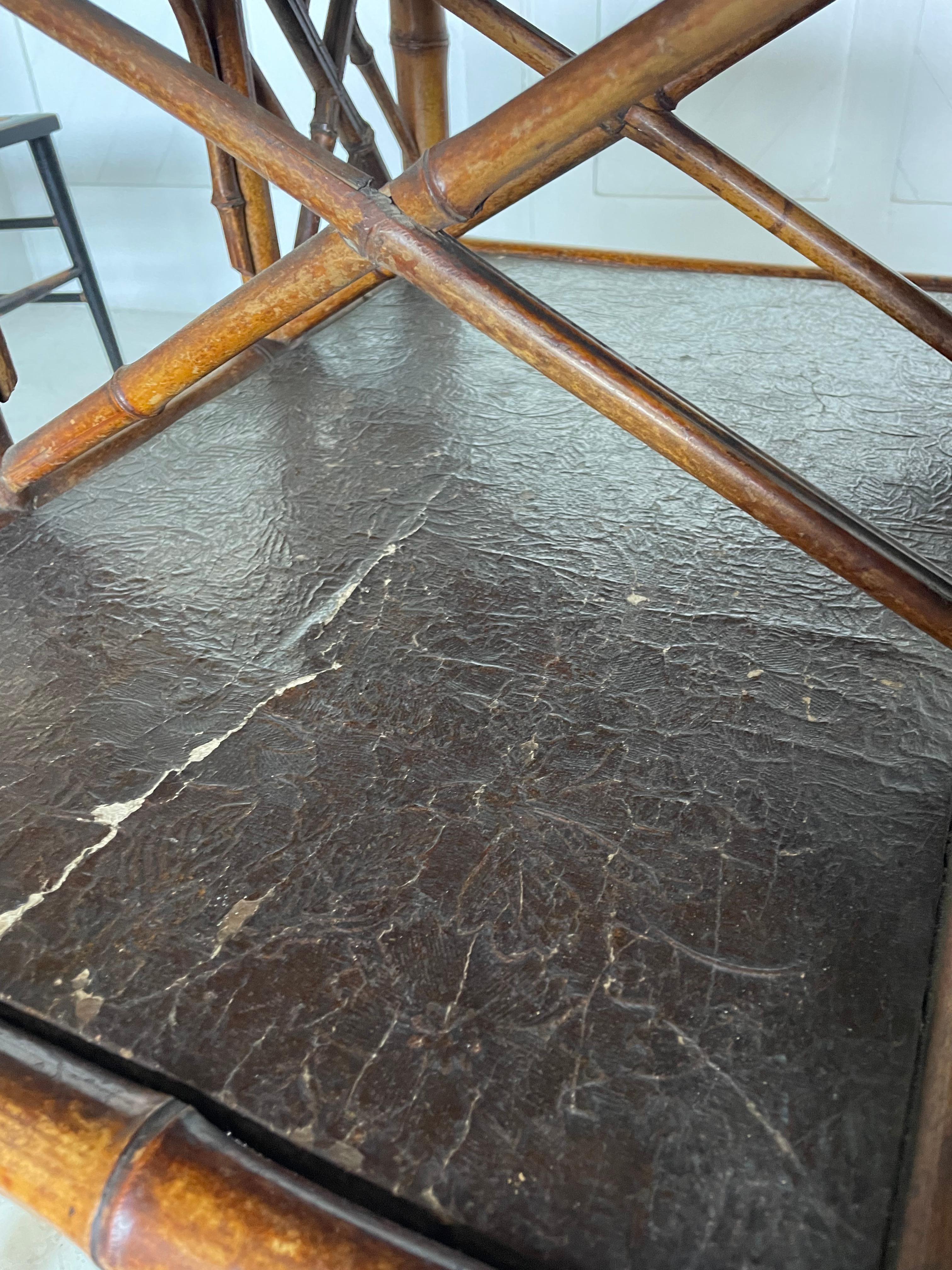 Anglais Table d'appoint en bambou laqué Aesthetic Movement en vente