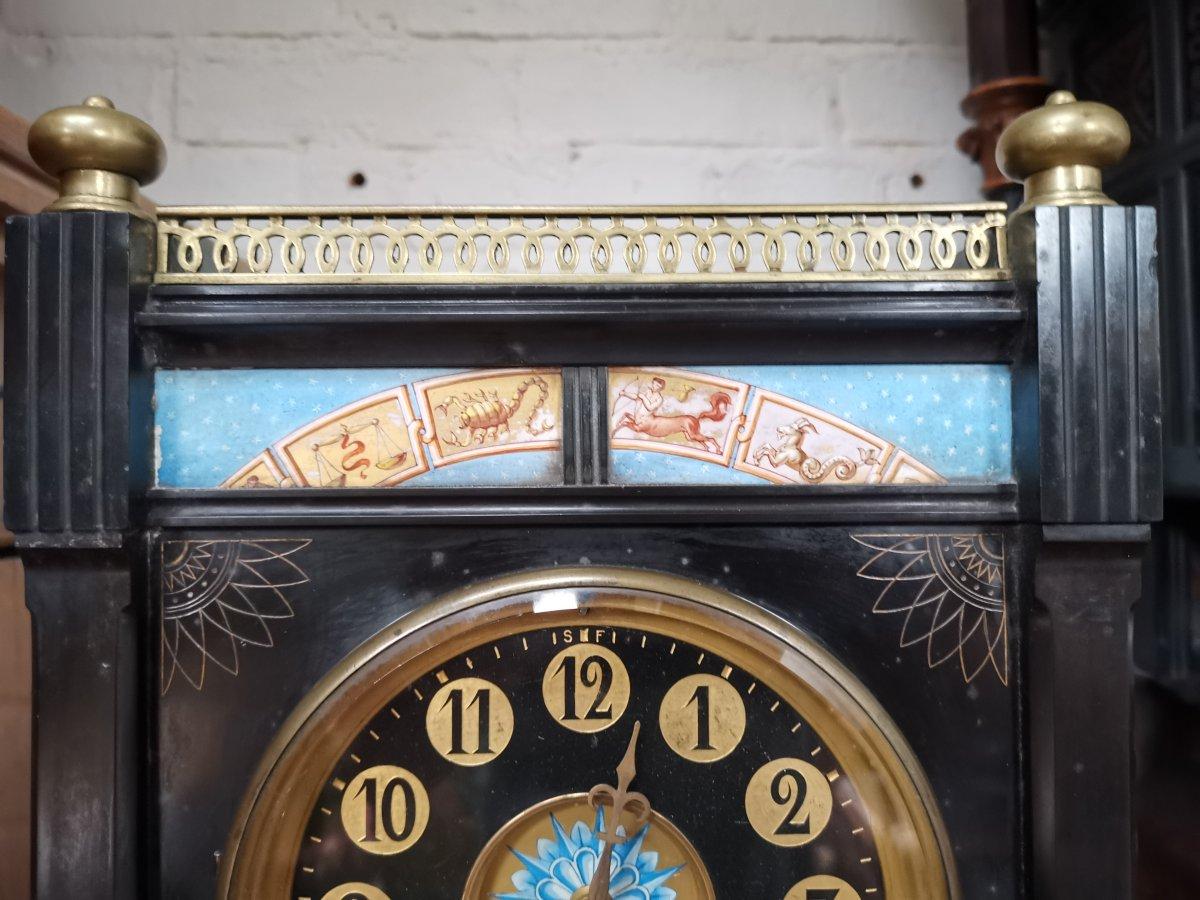 Anglais Aesthetic Movement Horloge de manteau en marbre noir Zodiac avec mouvement à coups de gong en vente