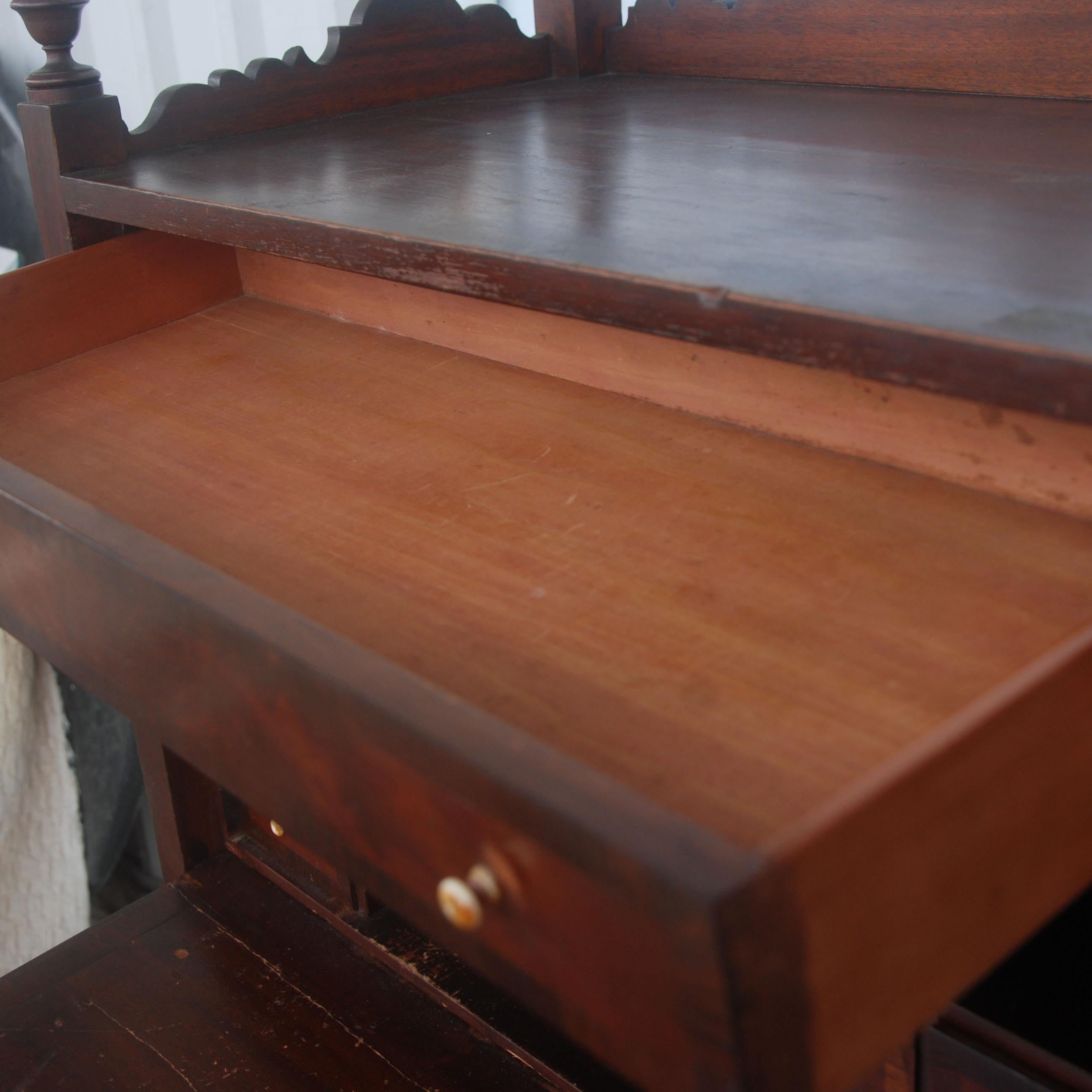 Aesthetic Movement Bonheur du Jour Secrétaire Bureau Cabinet Bon état - En vente à Pasadena, TX