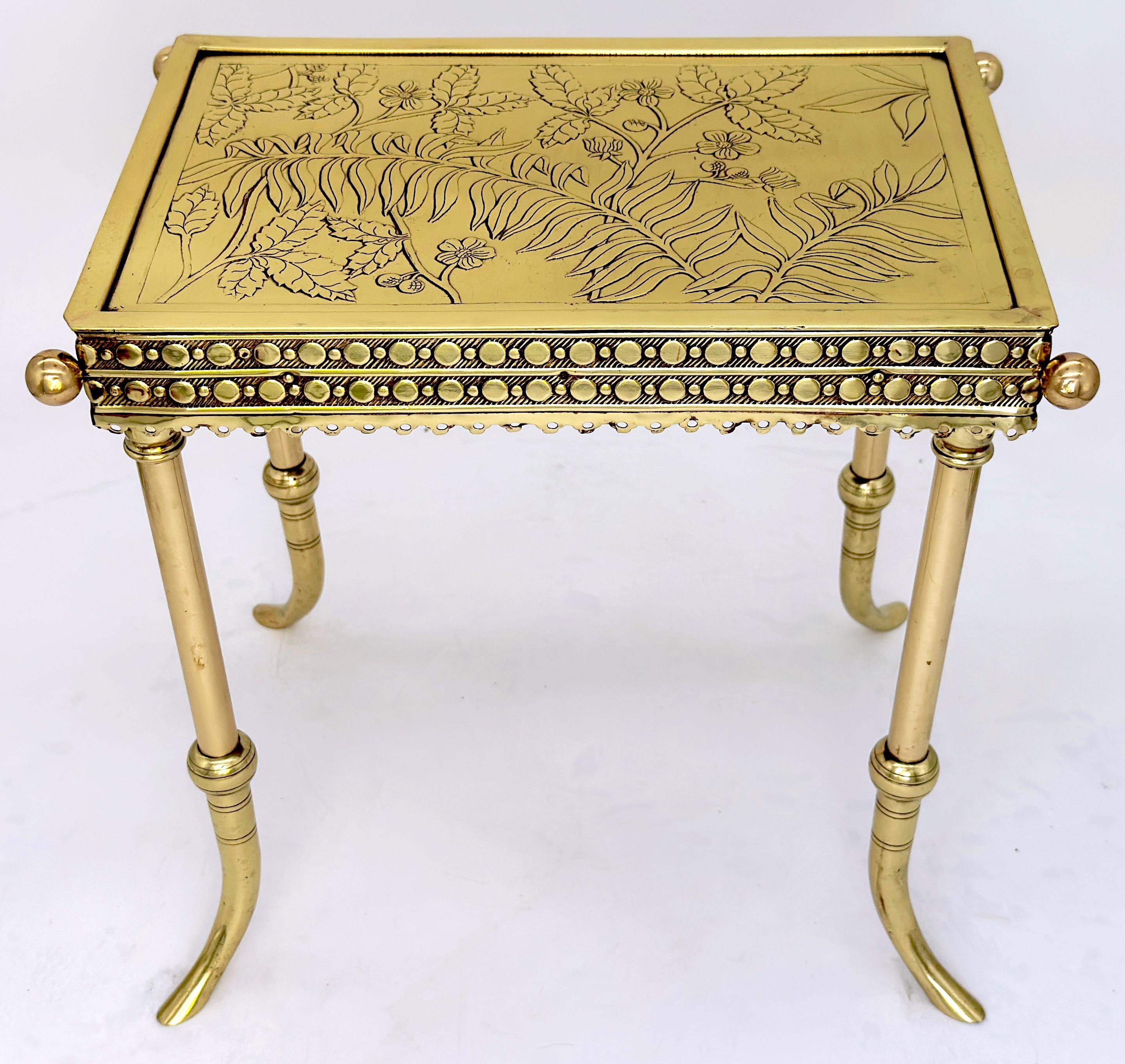 Table d'appoint en laiton du mouvement esthétique Attribuée à Charles Parker, Circa 1880

Exquise table d'appoint en laiton du Mouvement esthétique, attribuée à Charles Parker & Co, l'un des principaux fabricants américains d'objets décoratifs en