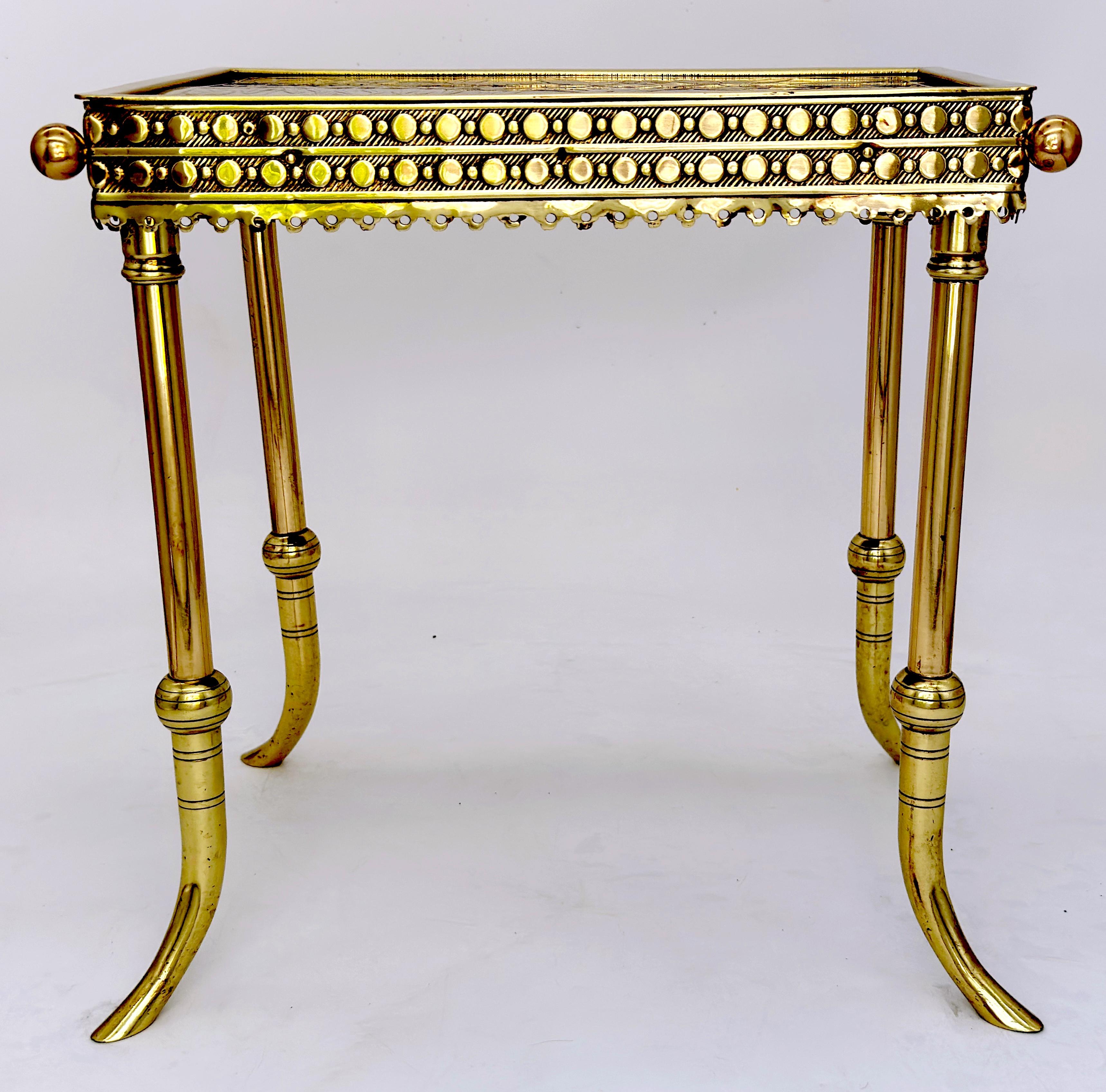 Mouvement esthétique Table d'appoint en laiton du mouvement esthétique Attribuée à Charles Parker, Circa 1880 en vente